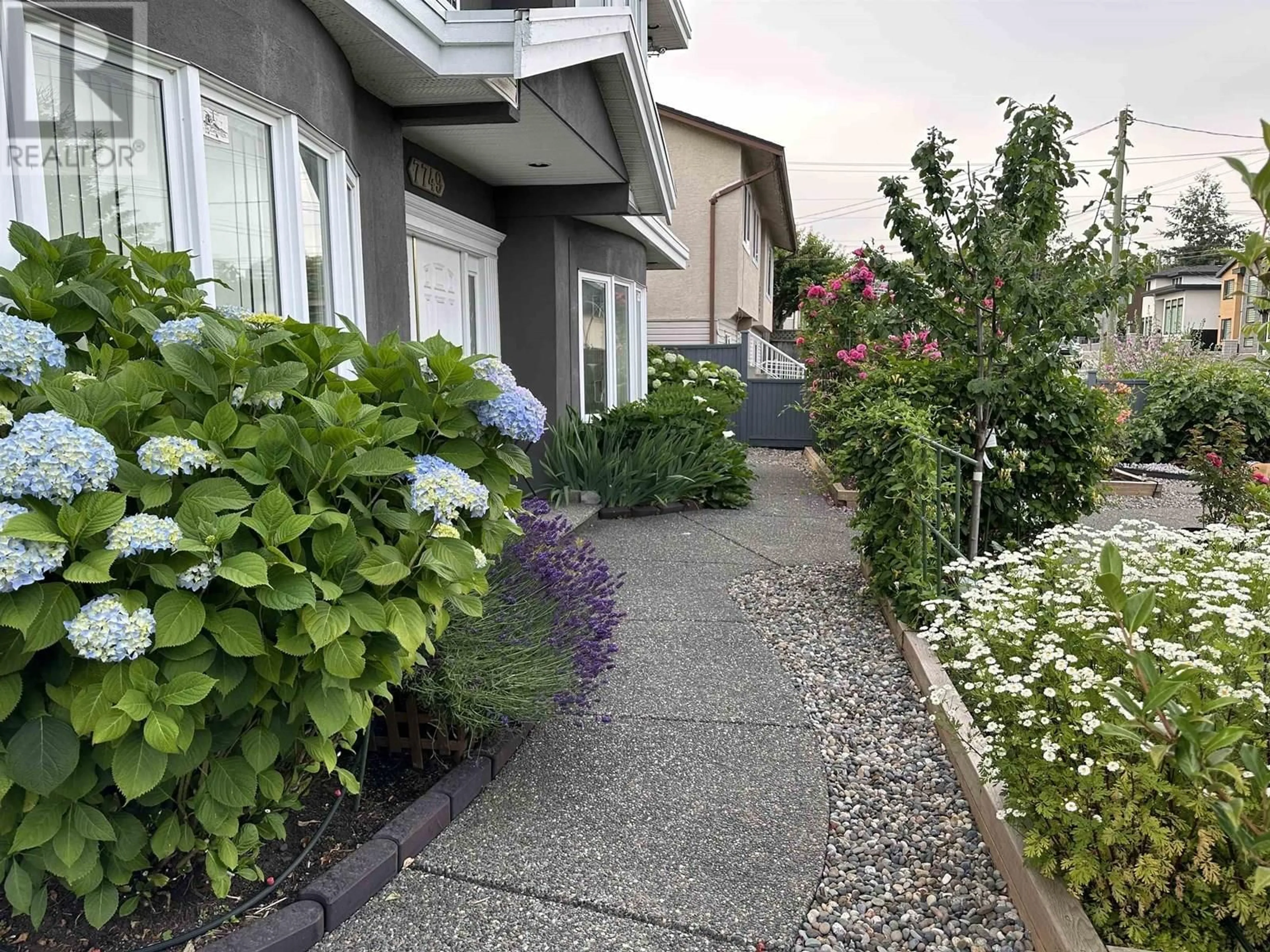 Patio, street for 7749 GILLEY AVENUE, Burnaby British Columbia V5J4Y1