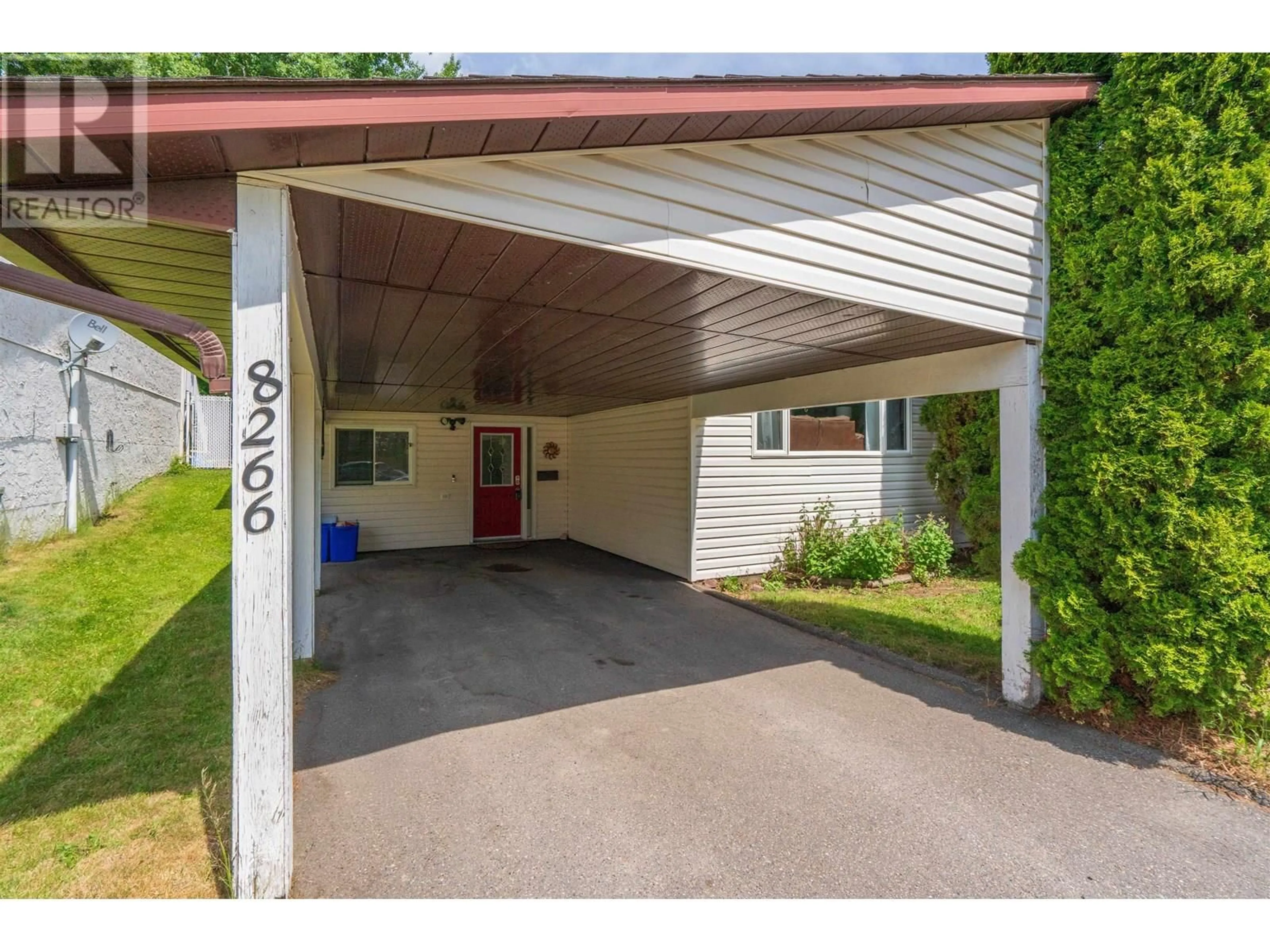 Indoor garage for 8266 ST LAWRENCE AVENUE, Prince George British Columbia V2N4K8
