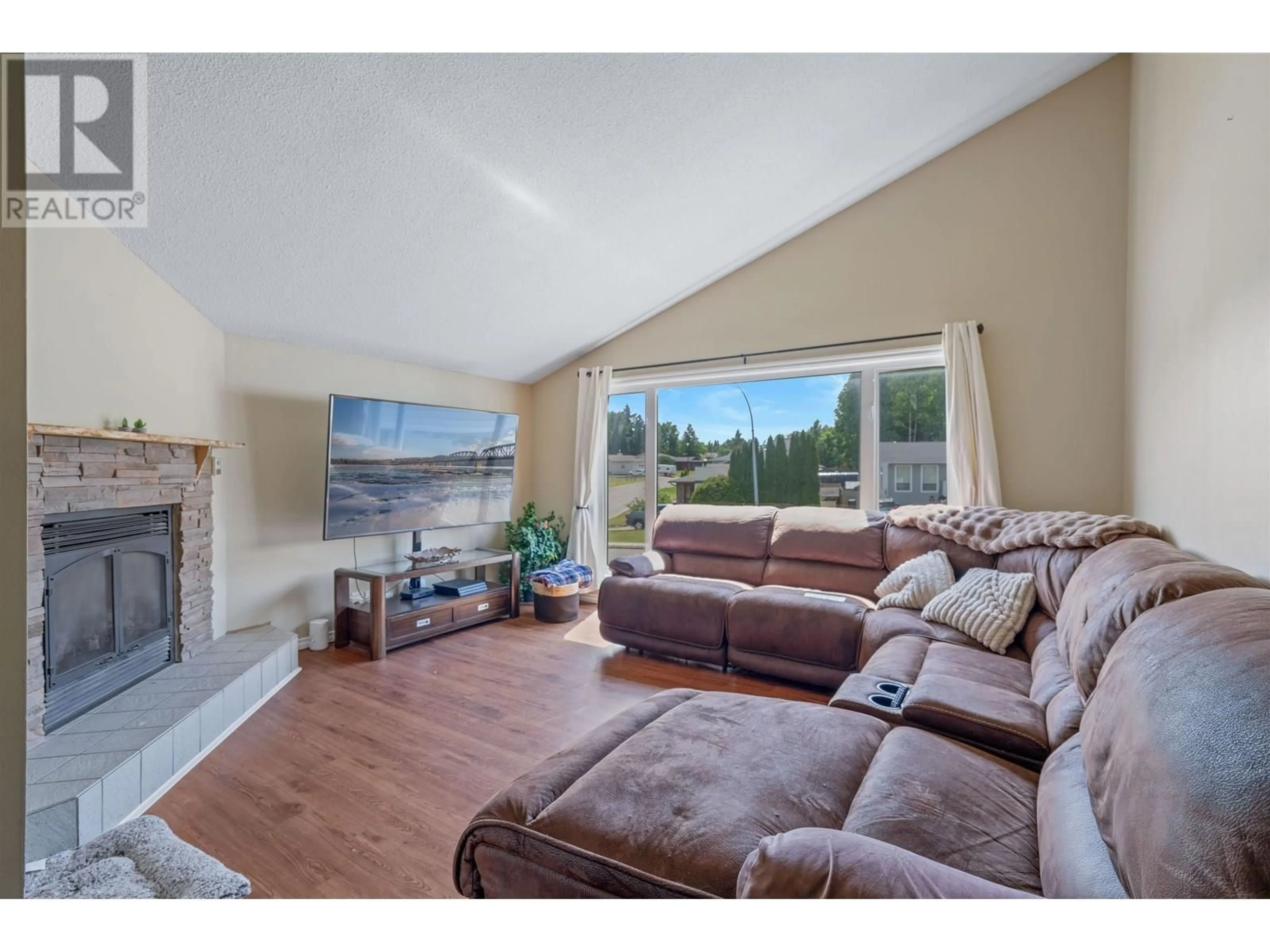 Living room with furniture, unknown for 8248 ST LAWRENCE AVENUE, Prince George British Columbia V2N4K8