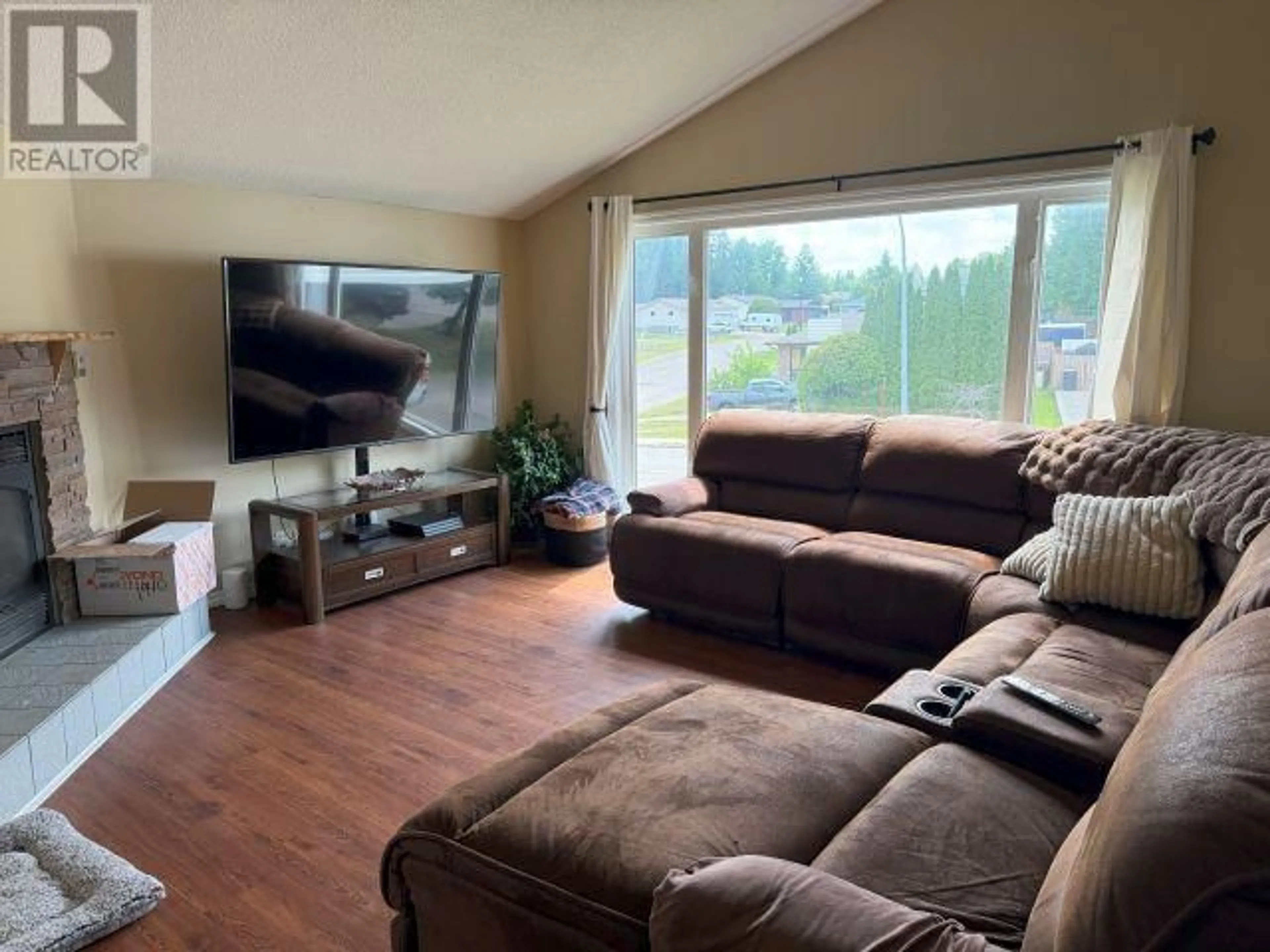 Living room with furniture, unknown for 8248 ST LAWRENCE AVENUE, Prince George British Columbia V2N4K8