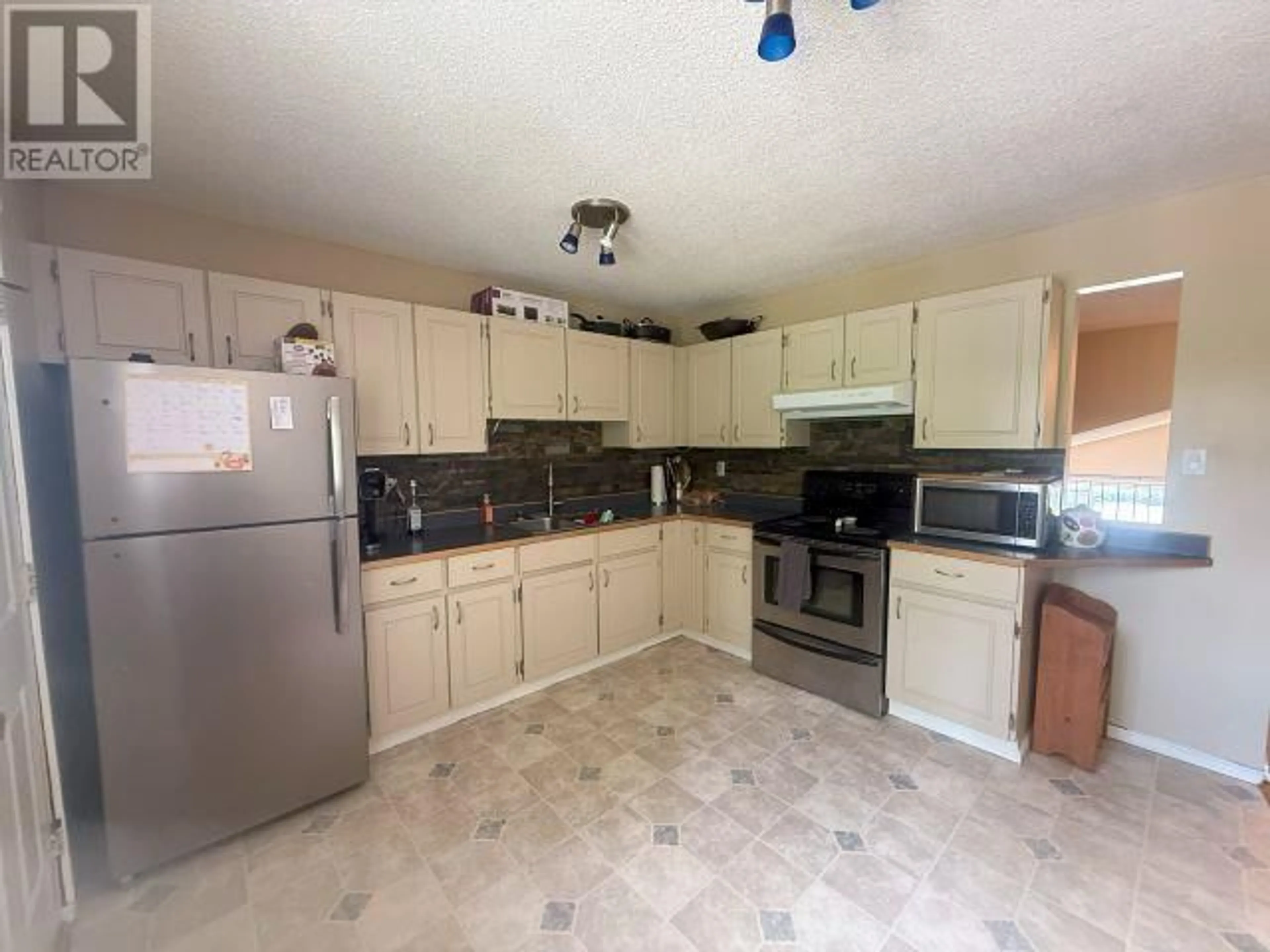 Standard kitchen, ceramic/tile floor for 8248 ST LAWRENCE AVENUE, Prince George British Columbia V2N4K8