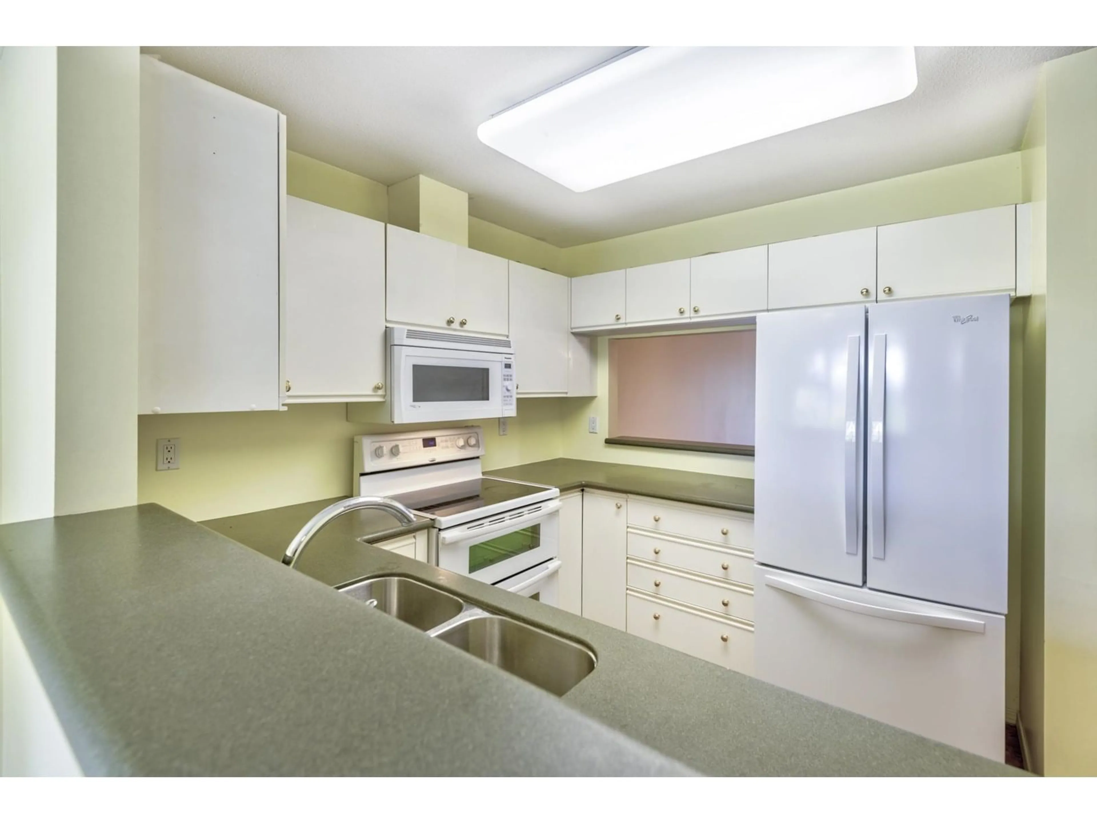 Standard kitchen, unknown for 47 - 9088 HOLT, Surrey British Columbia V3V4H3