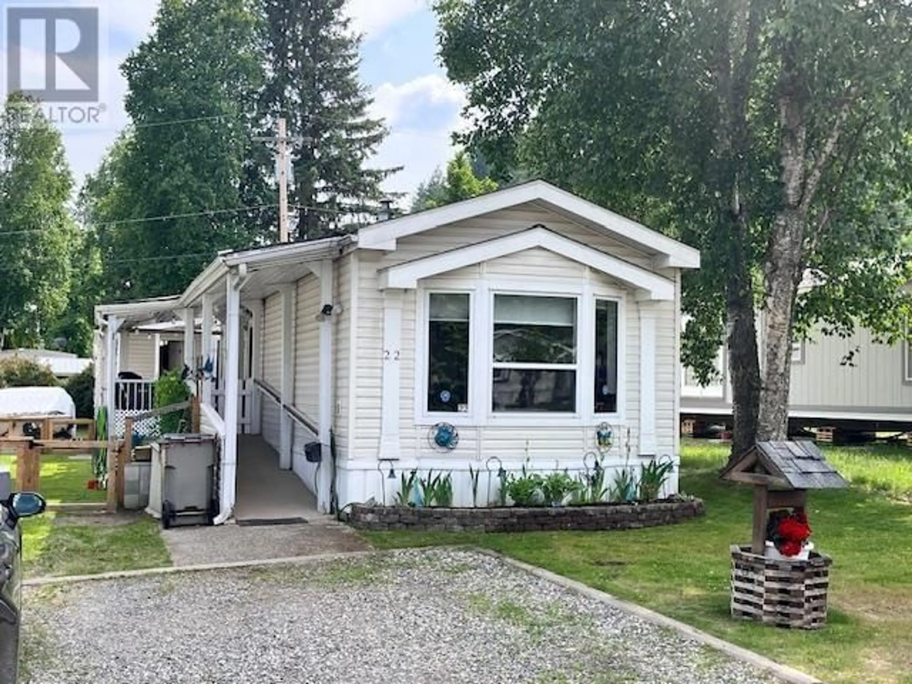 Home with vinyl exterior material, street for 22 - 654 NORTH FRASER DRIVE, Quesnel British Columbia V2J1Z6