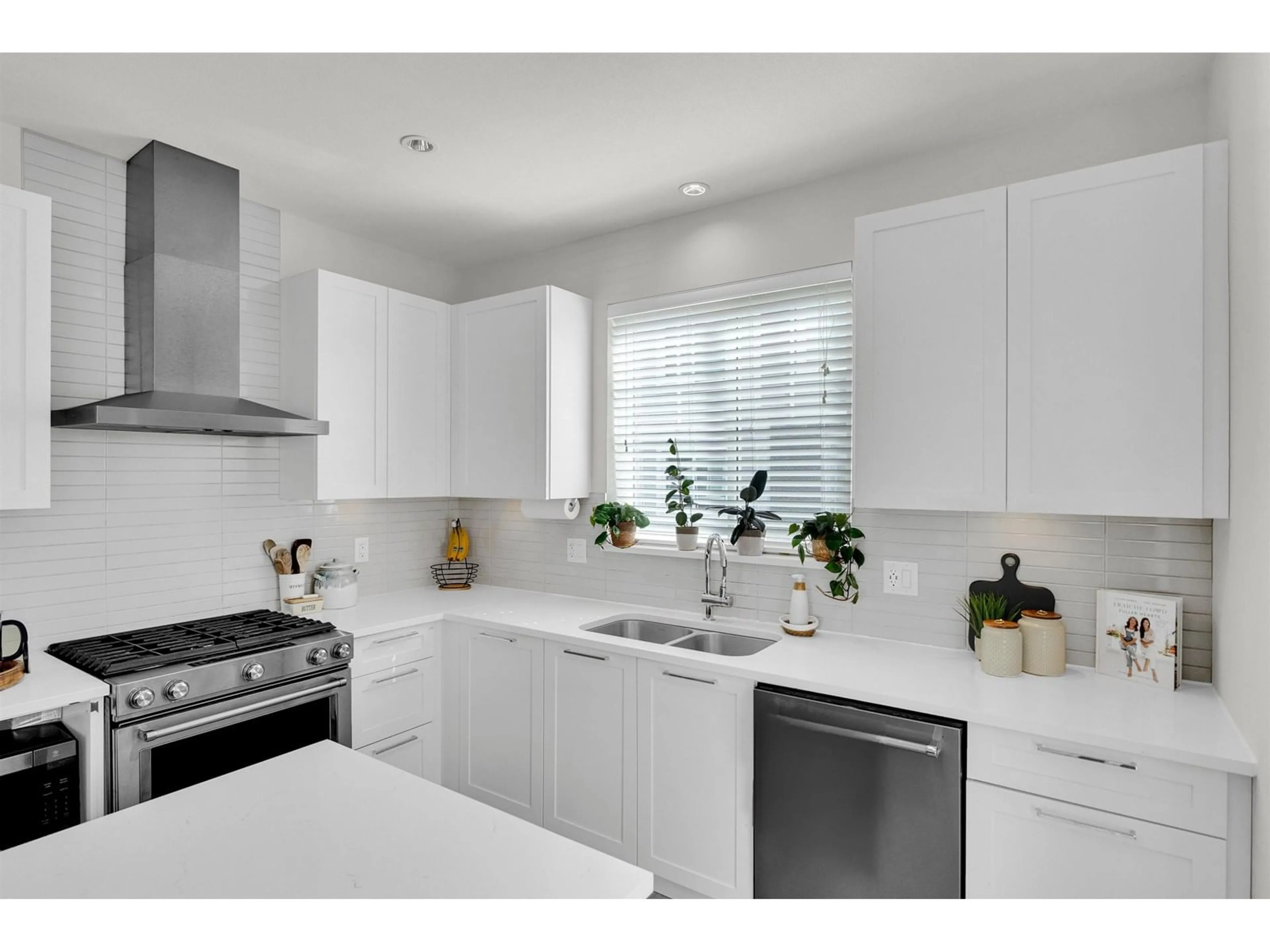 Contemporary kitchen, ceramic/tile floor for 21 - 20451 84, Langley British Columbia V2Y0X5