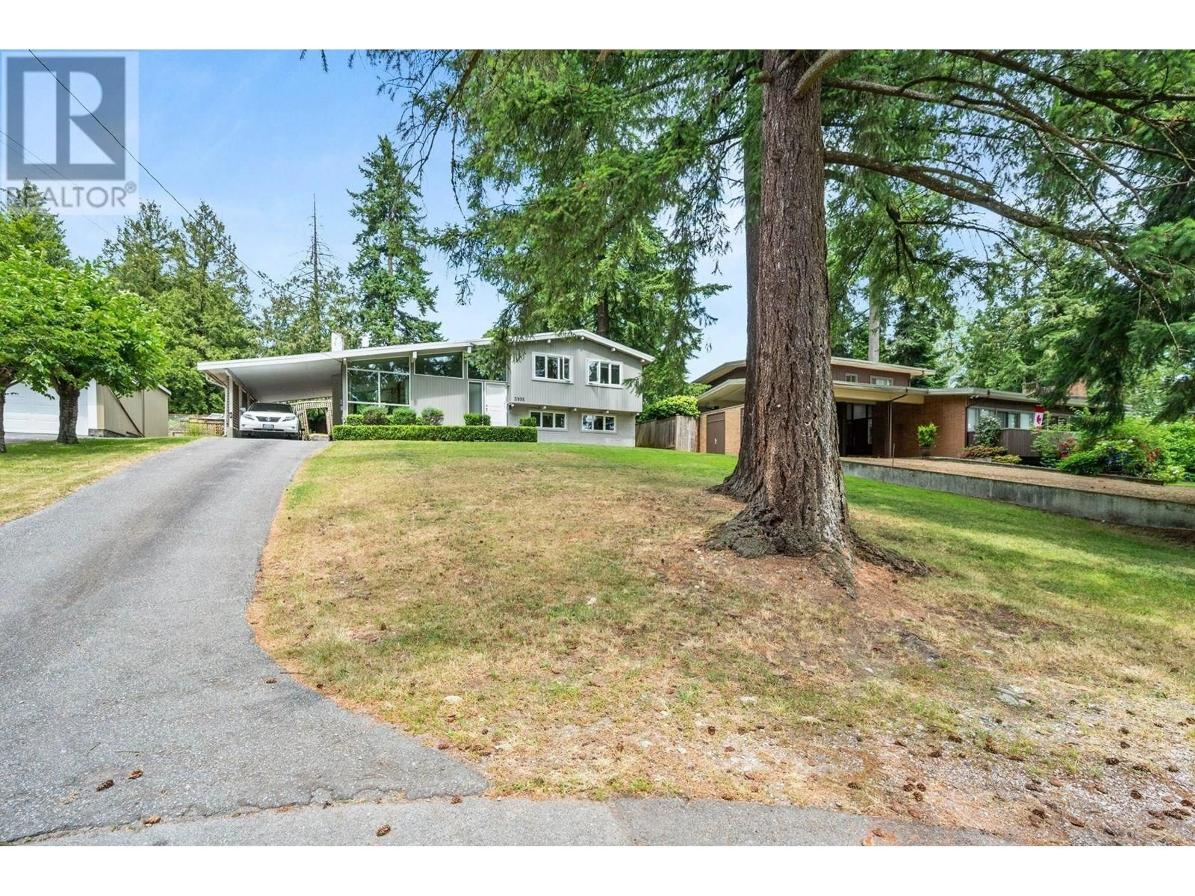 A pic from outside/outdoor area/front of a property/back of a property/a pic from drone, street for 3995 SOUTHWOOD STREET, Burnaby British Columbia V5J2E8
