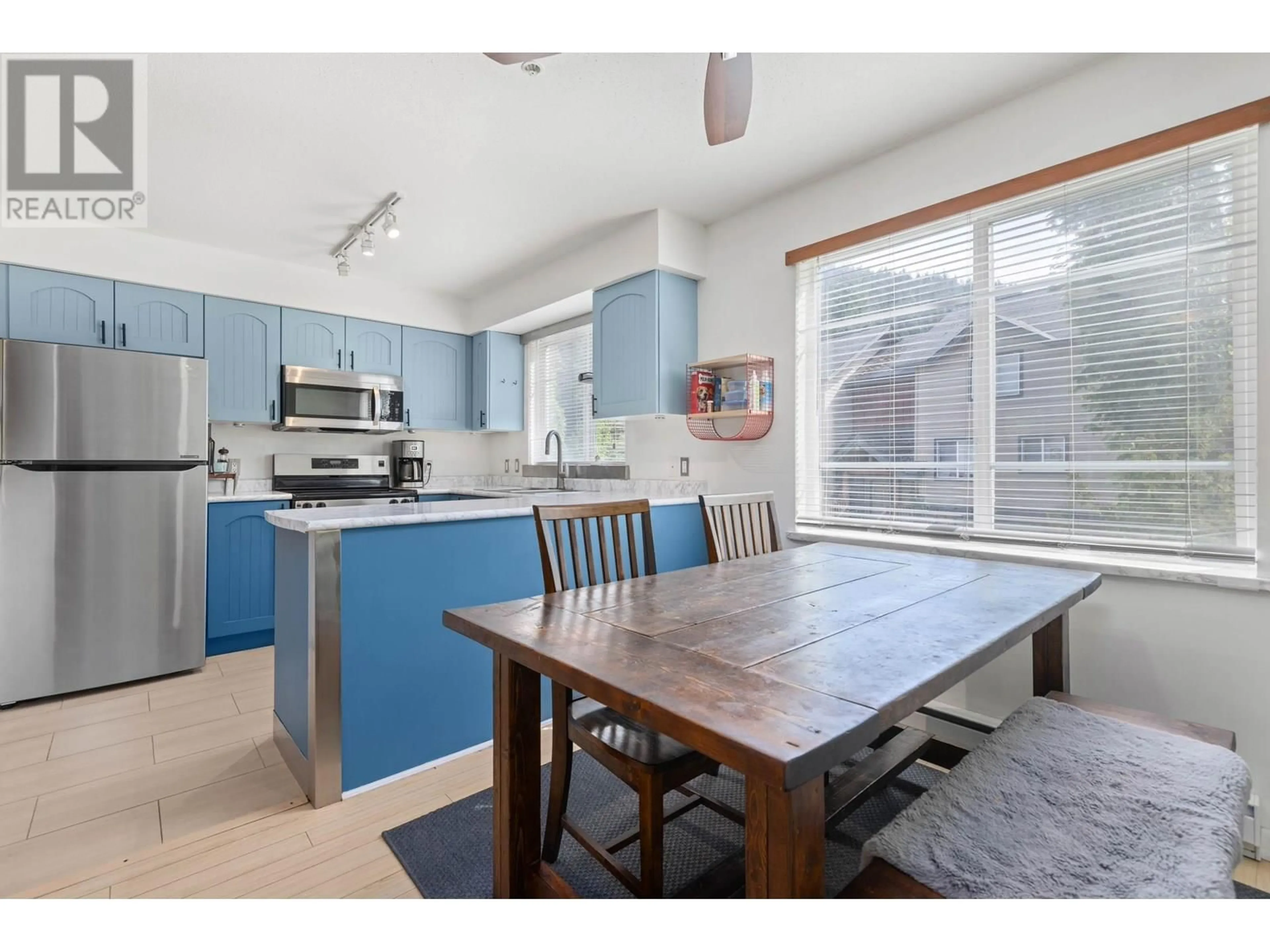 Open concept kitchen, wood/laminate floor for 23 - 1450 VINE ROAD, Pemberton British Columbia V0N2L1