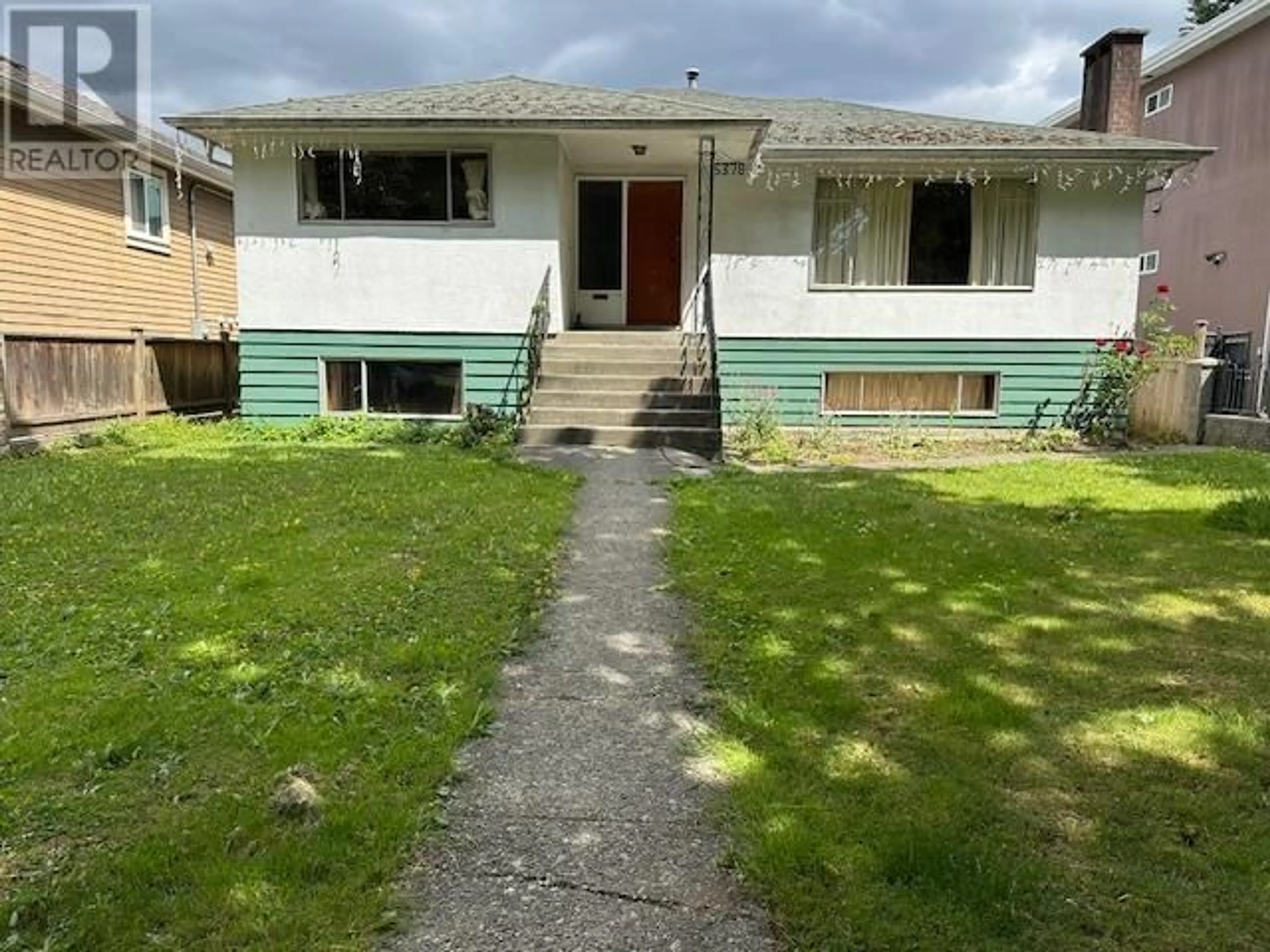 A pic from outside/outdoor area/front of a property/back of a property/a pic from drone, street for 5378 RHODES STREET, Vancouver British Columbia V5R3N8