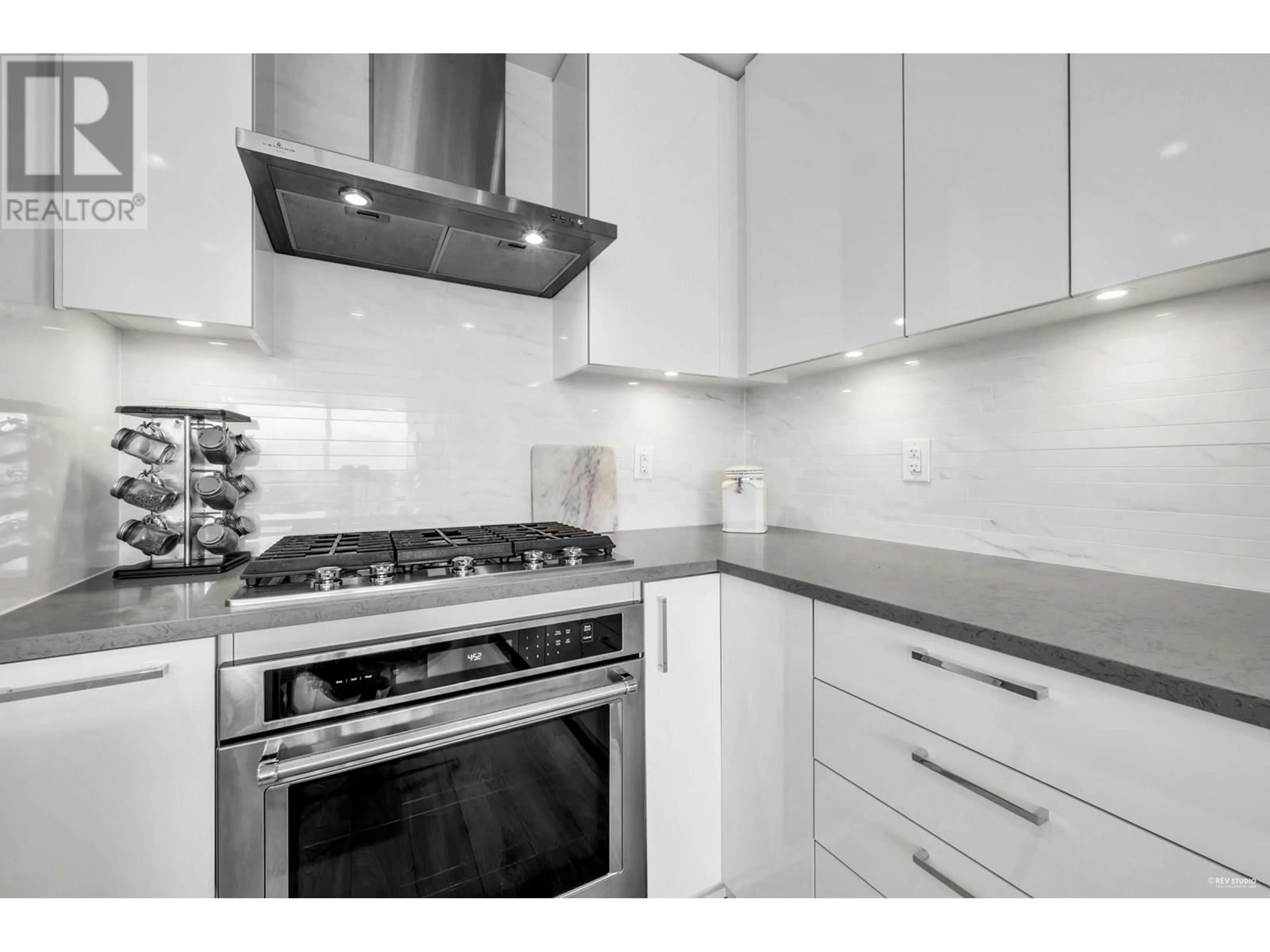 Standard kitchen, ceramic/tile floor for 1207 - 1788 GILMORE AVENUE, Burnaby British Columbia V5C0L5