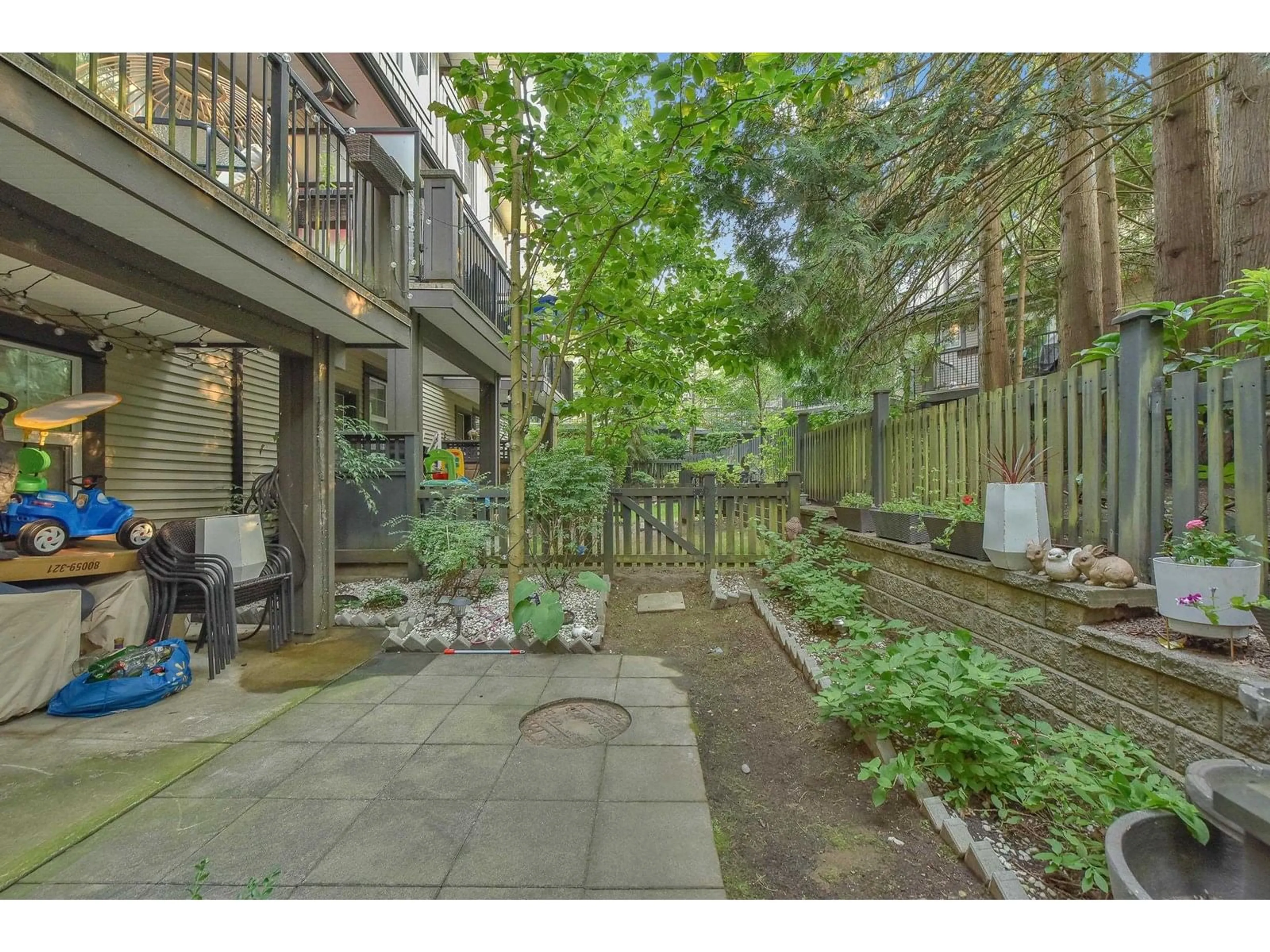 Patio, street for 76 - 6123 138, Surrey British Columbia V3X1E8