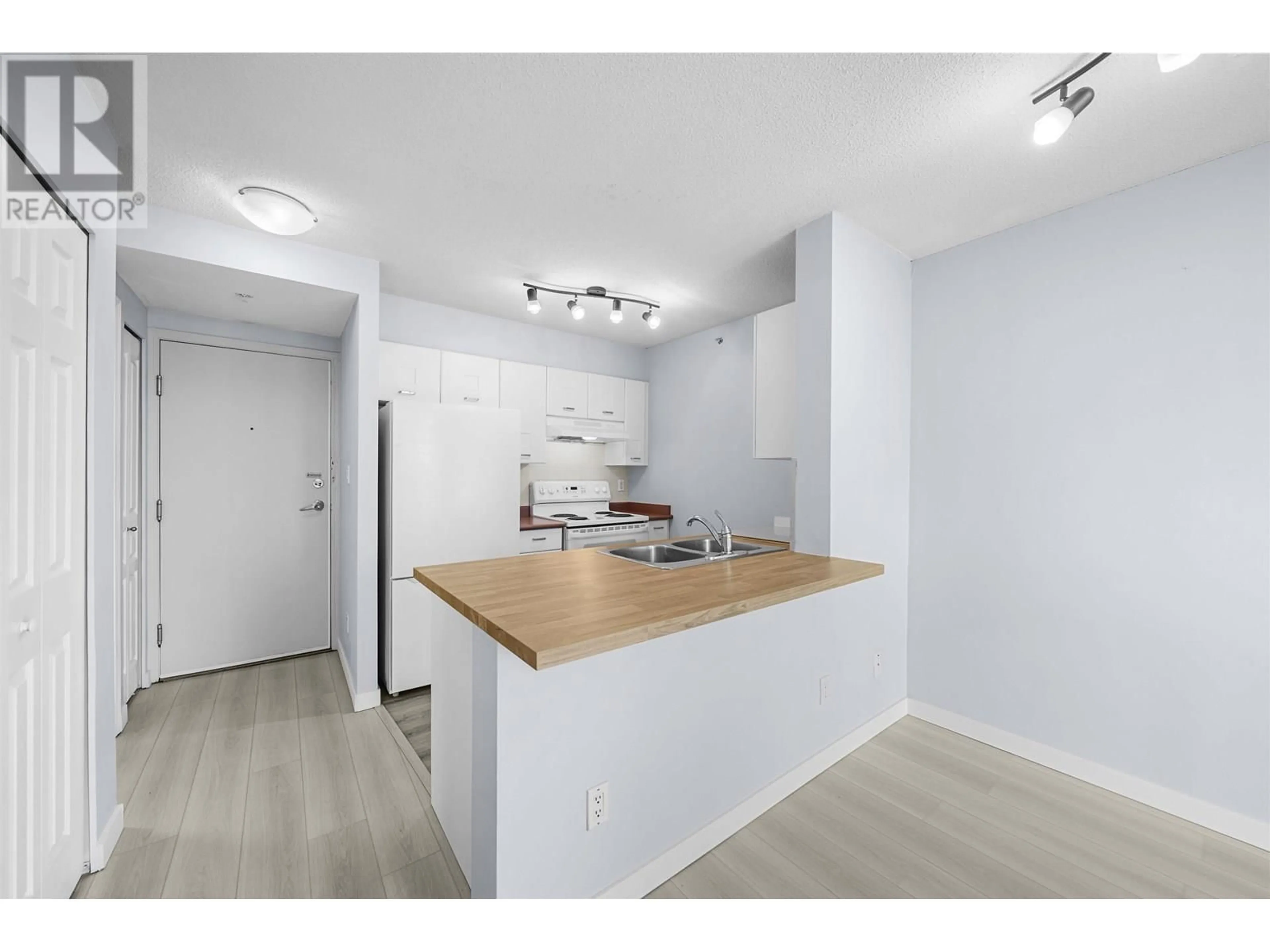 Standard kitchen, unknown for 1606 - 3438 VANNESS AVENUE, Vancouver British Columbia V5R6E7