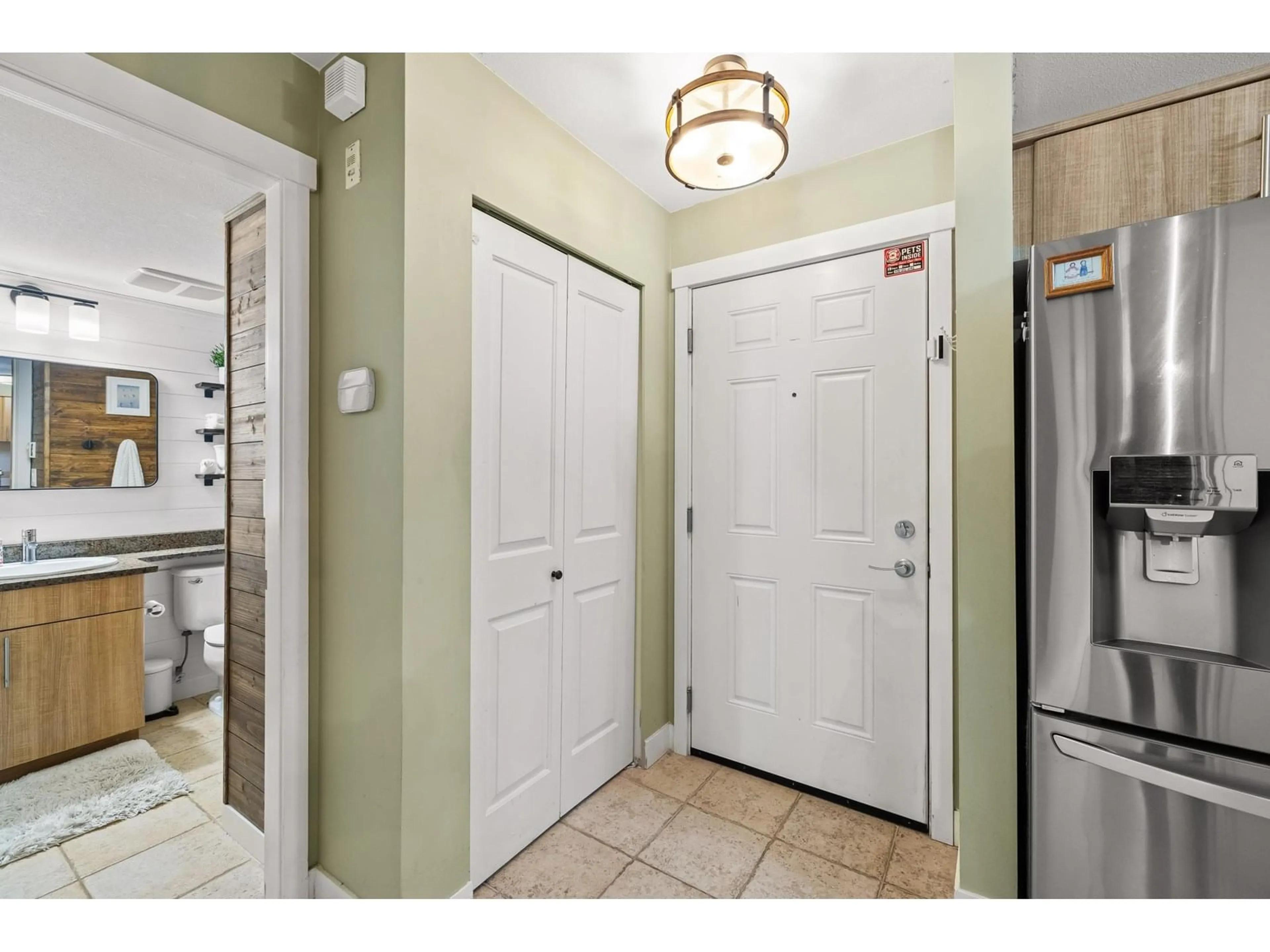 Indoor entryway for 104 - 19340 65, Surrey British Columbia V4N0A3