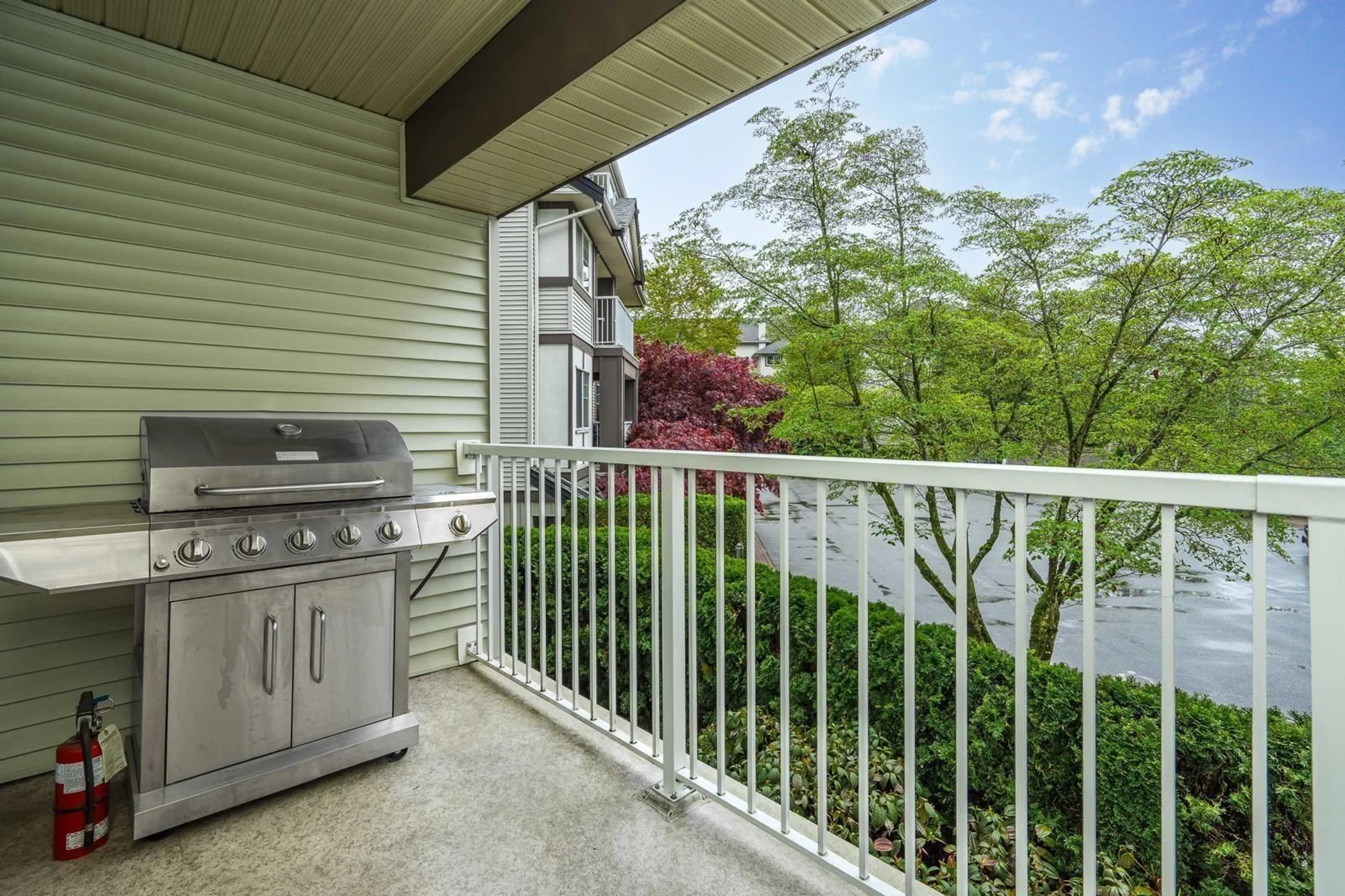 Patio, water/lake/river/ocean view for 214 - 19320 65, Surrey British Columbia V4N0A3