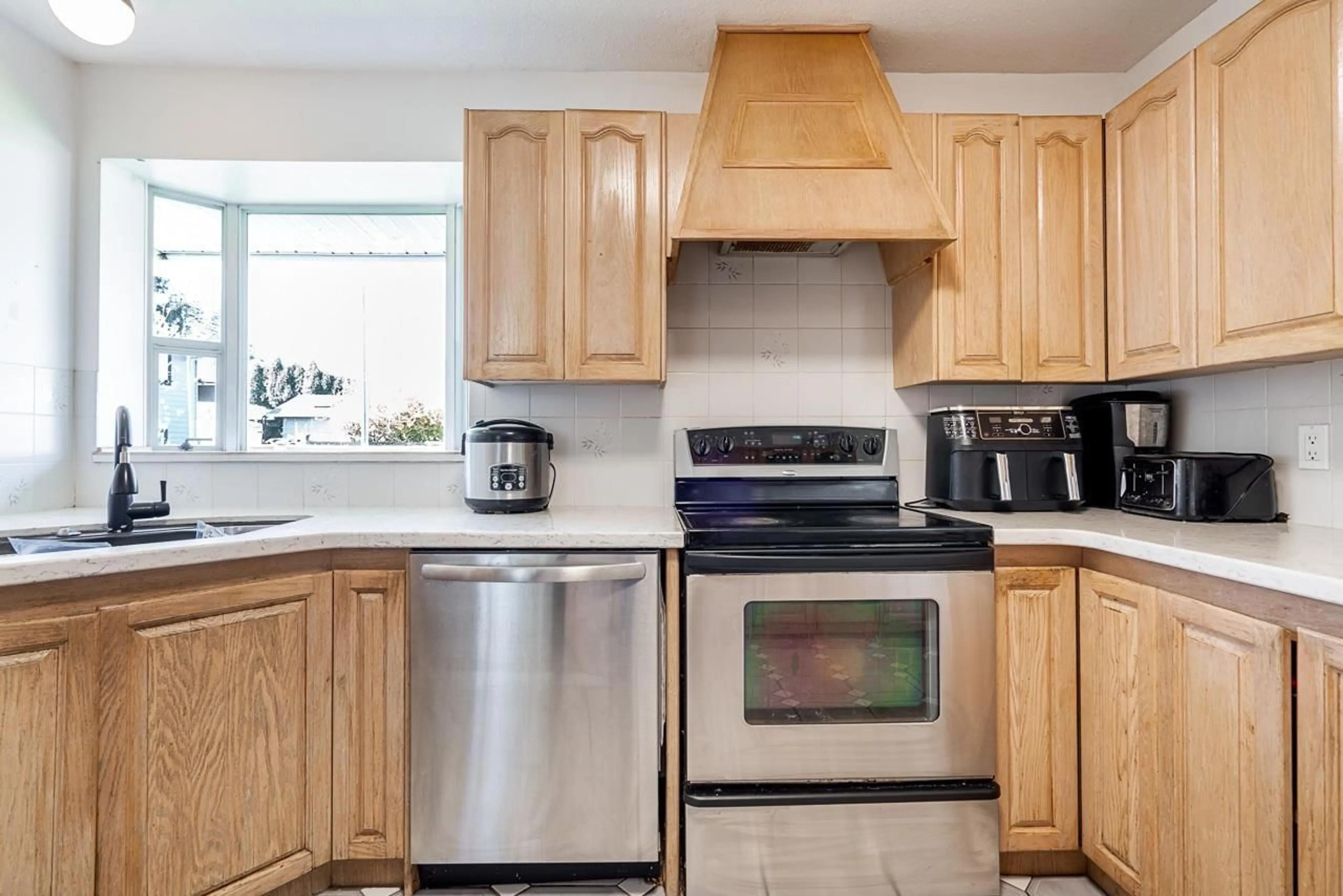 Standard kitchen, unknown for 8867 116B, Delta British Columbia V4C5Z9