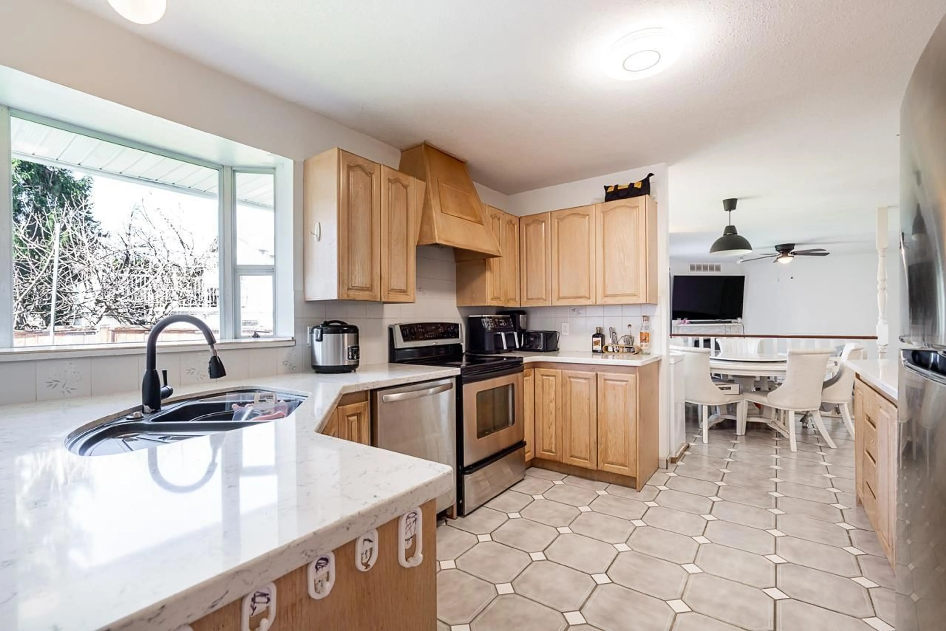 Open concept kitchen, ceramic/tile floor for 8867 116B, Delta British Columbia V4C5Z9