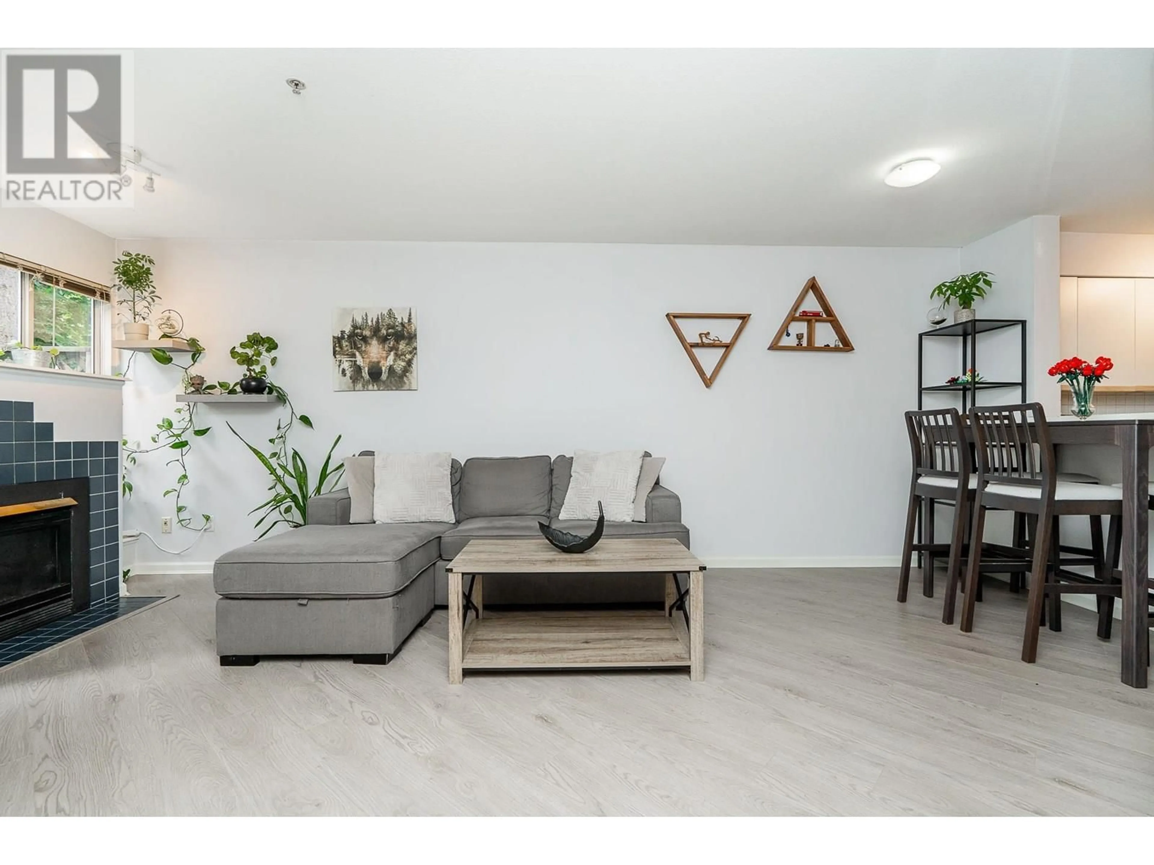 Living room with furniture, wood/laminate floor for 111 - 2401 HAWTHORNE AVENUE, Port Coquitlam British Columbia V3C6R9