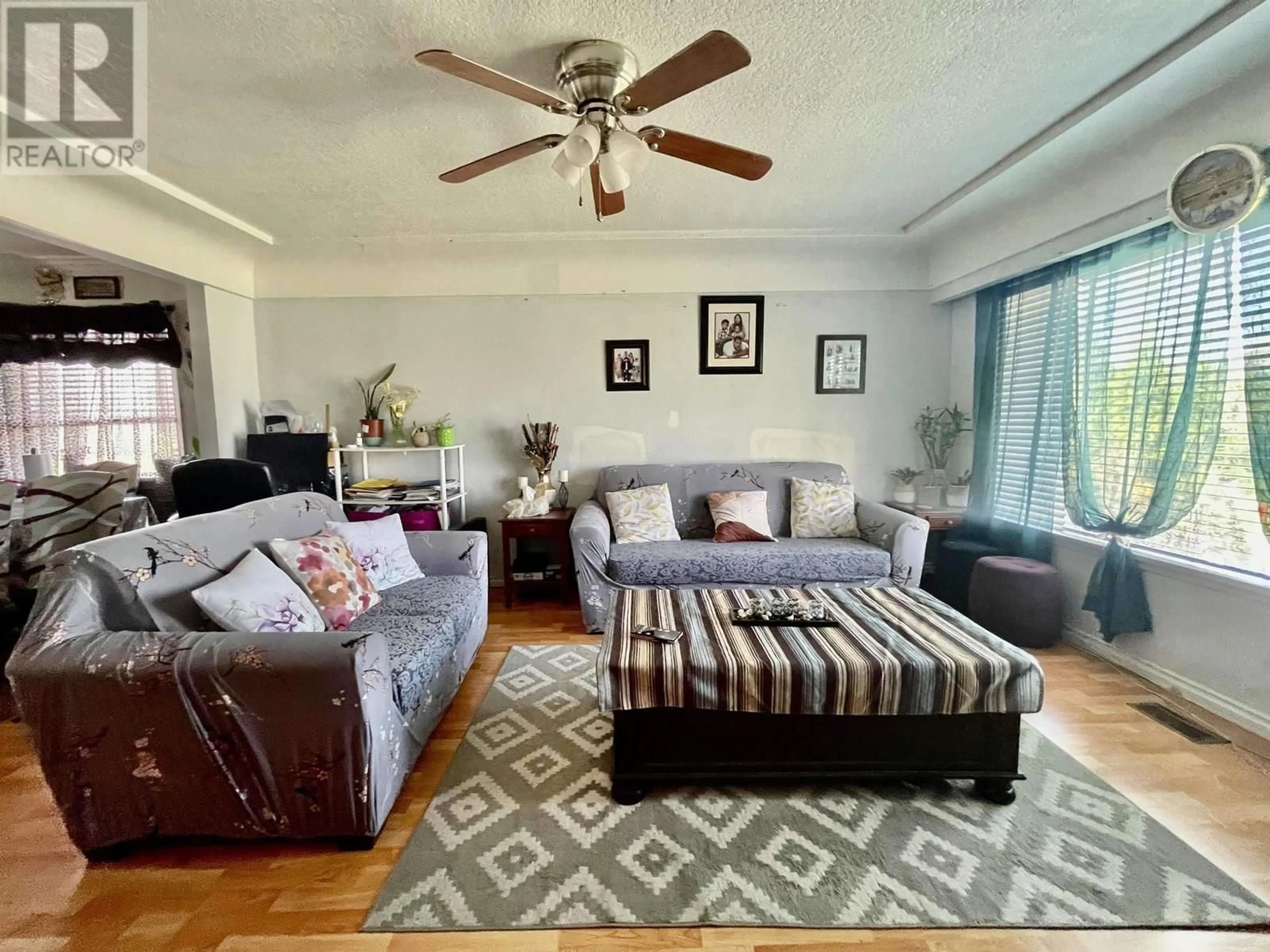 Living room with furniture, unknown for 318 HAMPTON STREET, New Westminster British Columbia V3M5M1