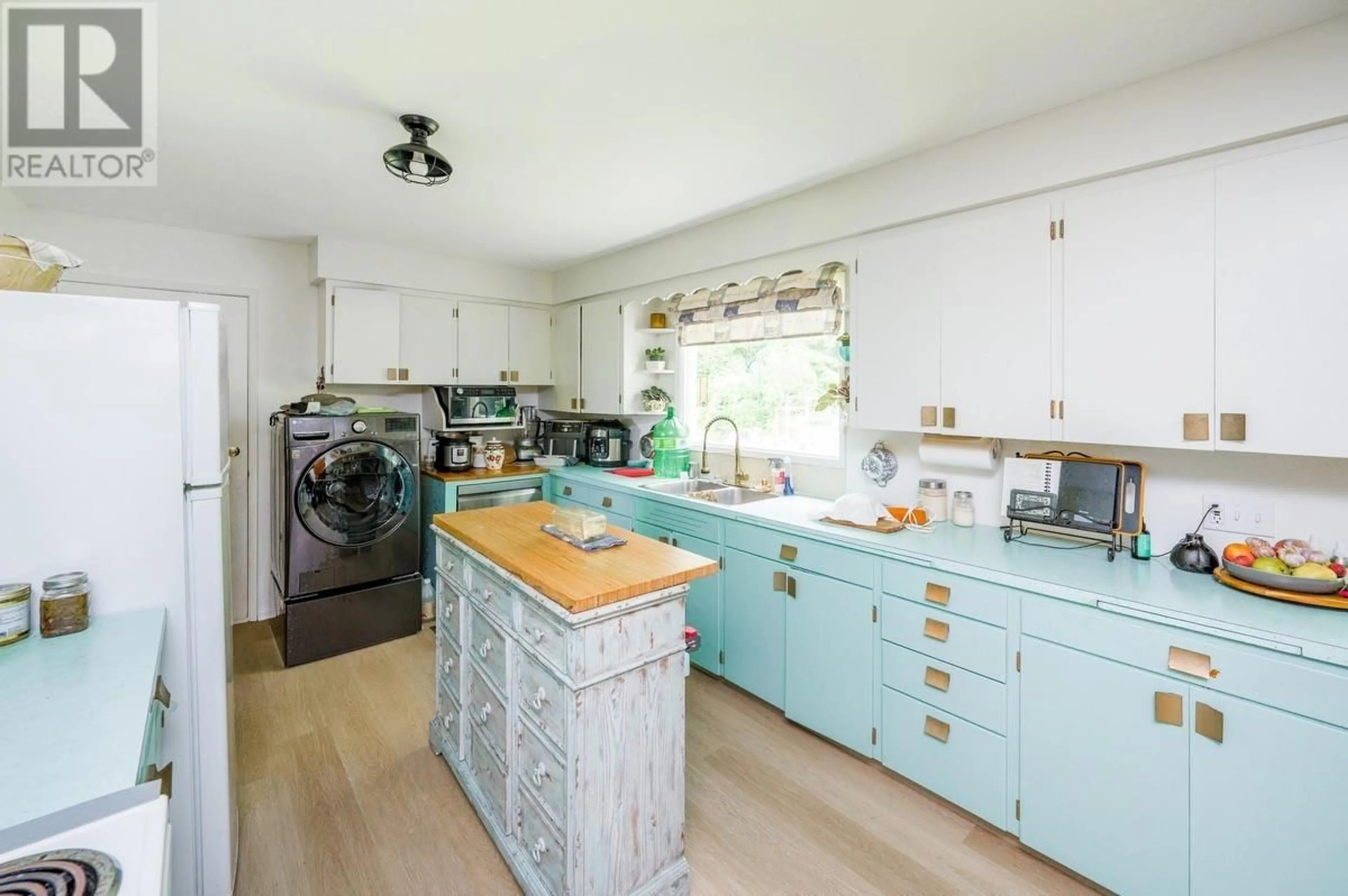 Kitchen with laundary machines, unknown for 25050 MORRISETTE PLACE, Maple Ridge British Columbia V2W1G8