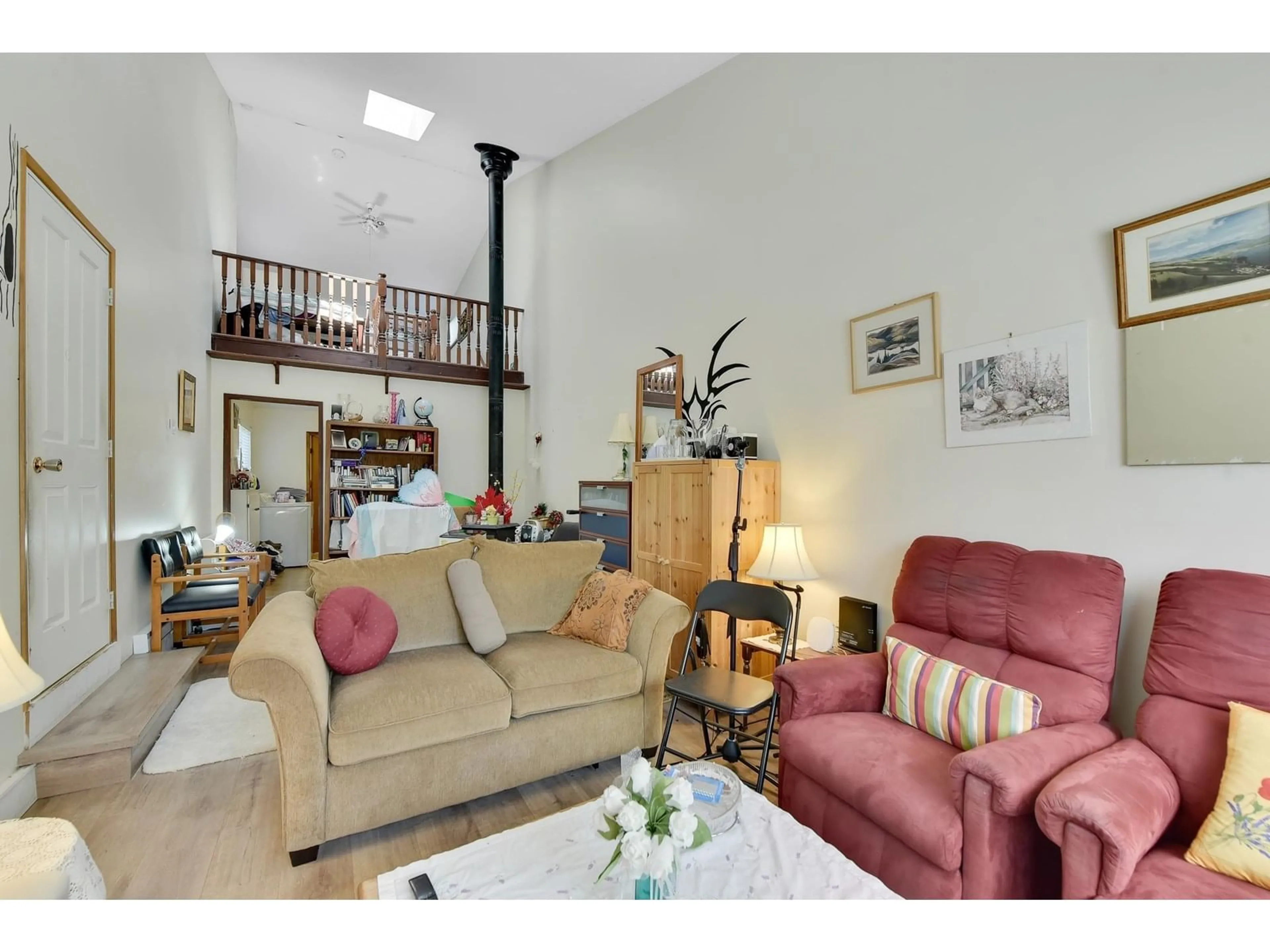 Living room with furniture, unknown for 15835 RUSSELL, White Rock British Columbia V4B2S5