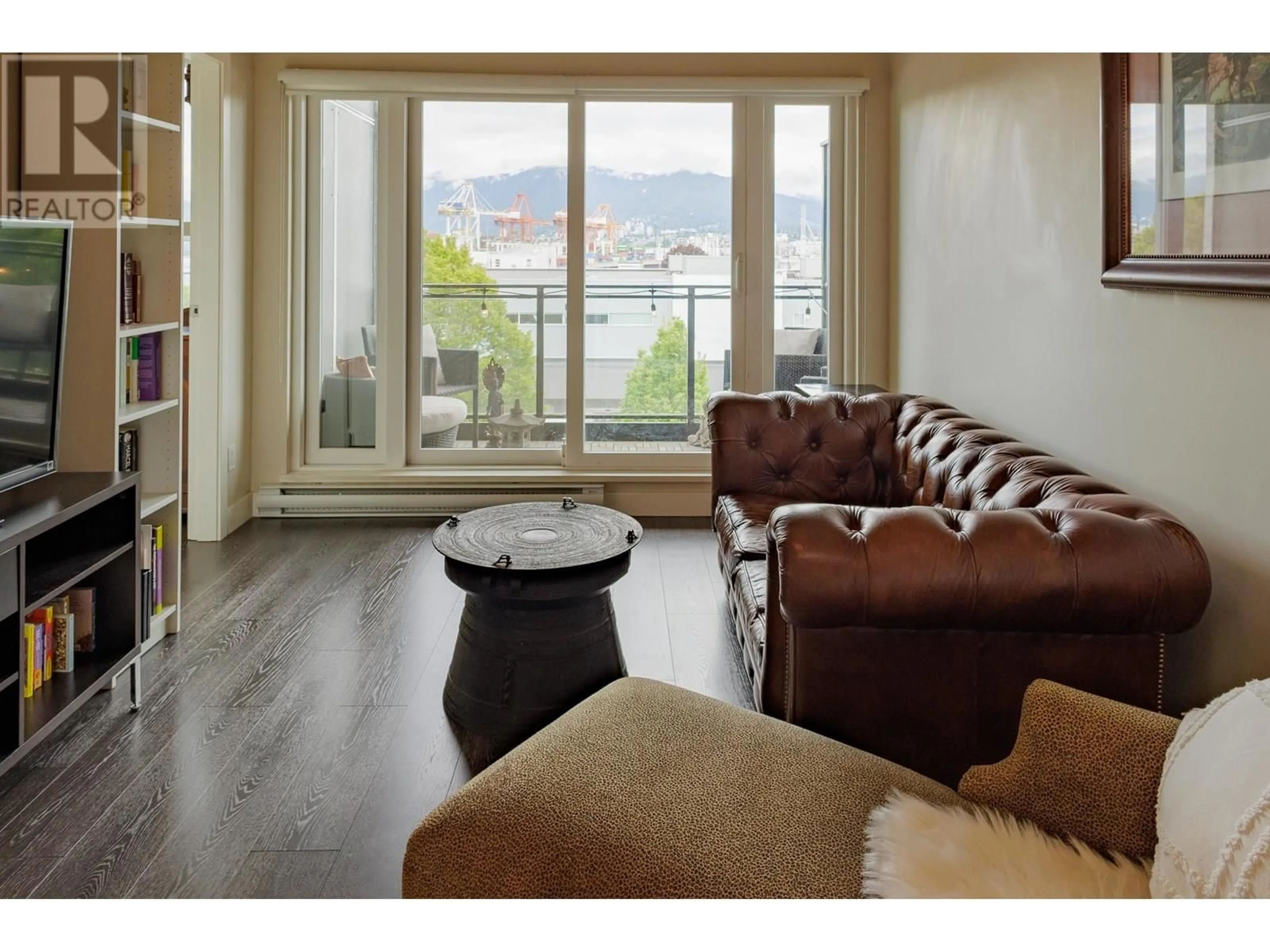 Living room with furniture, wood/laminate floor for 421 - 1588 HASTINGS STREET, Vancouver British Columbia V5L0B8