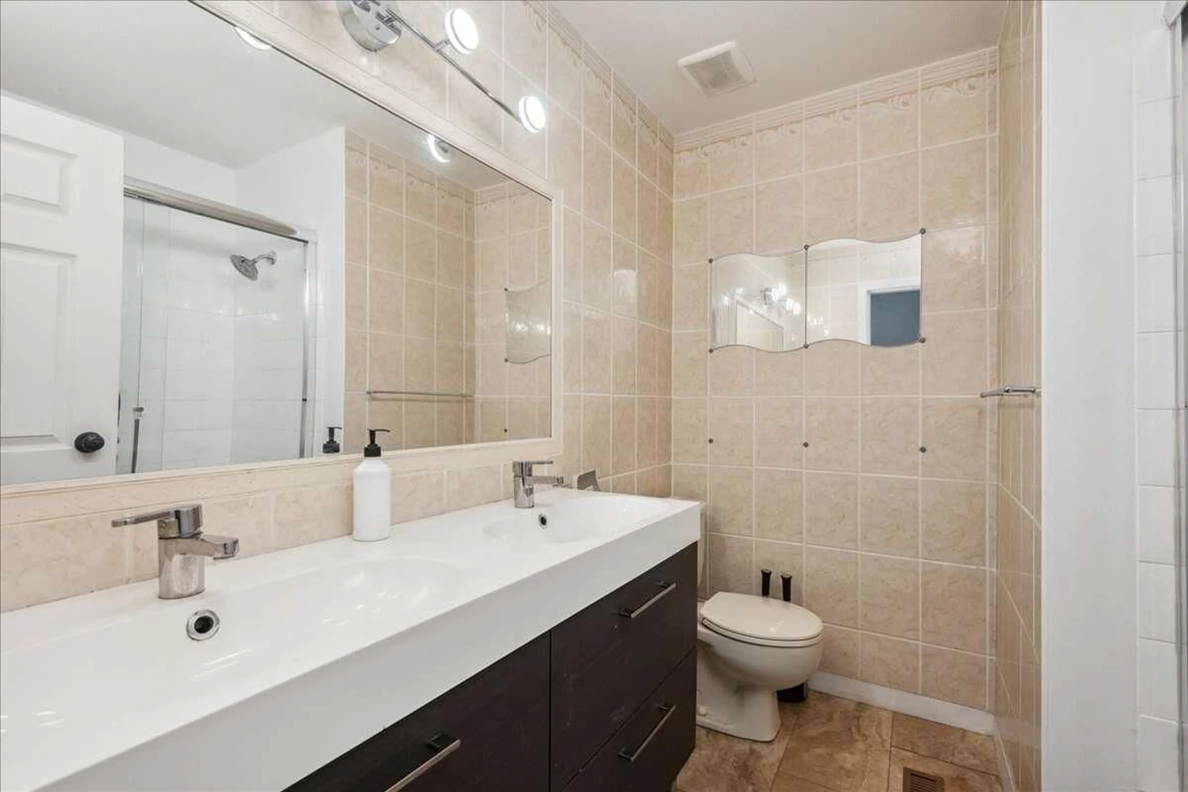 Standard bathroom, ceramic/tile floor for 2970 CROSSLEY, Abbotsford British Columbia V2T5G8