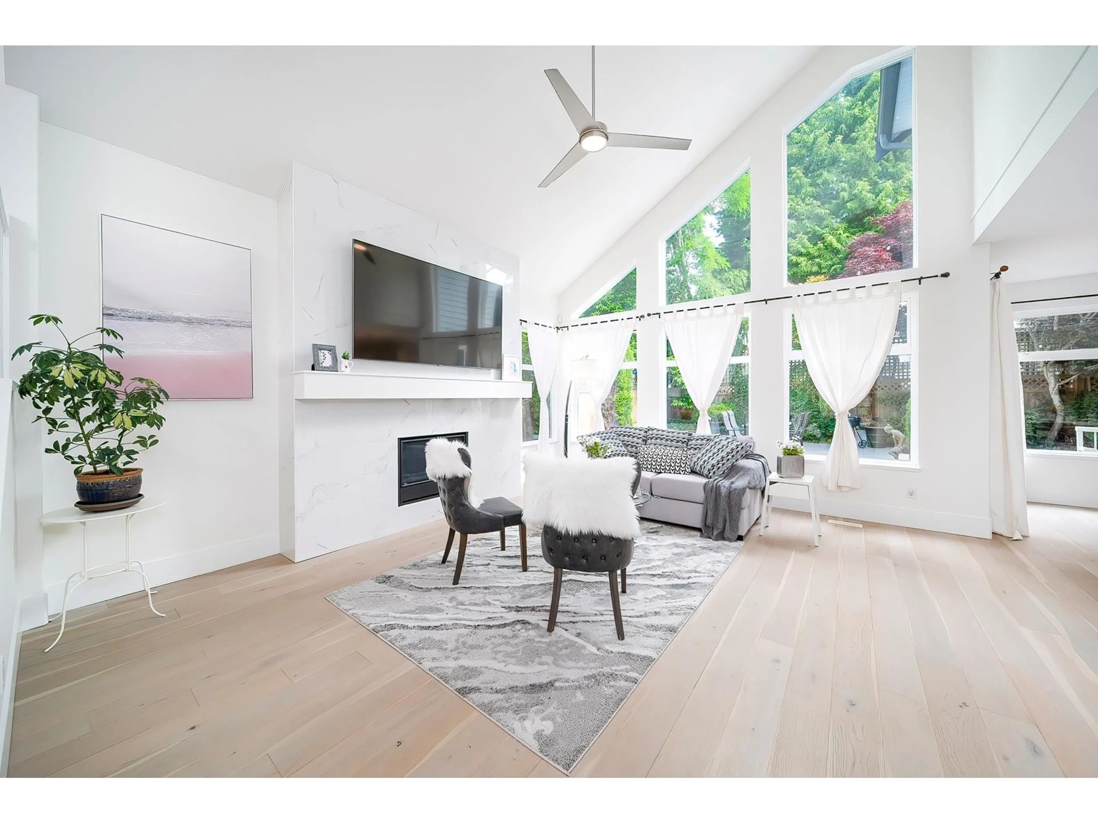 Living room with furniture, wood/laminate floor for 15641 ROSEMARY HEIGHTS, Surrey British Columbia V3Z0K2