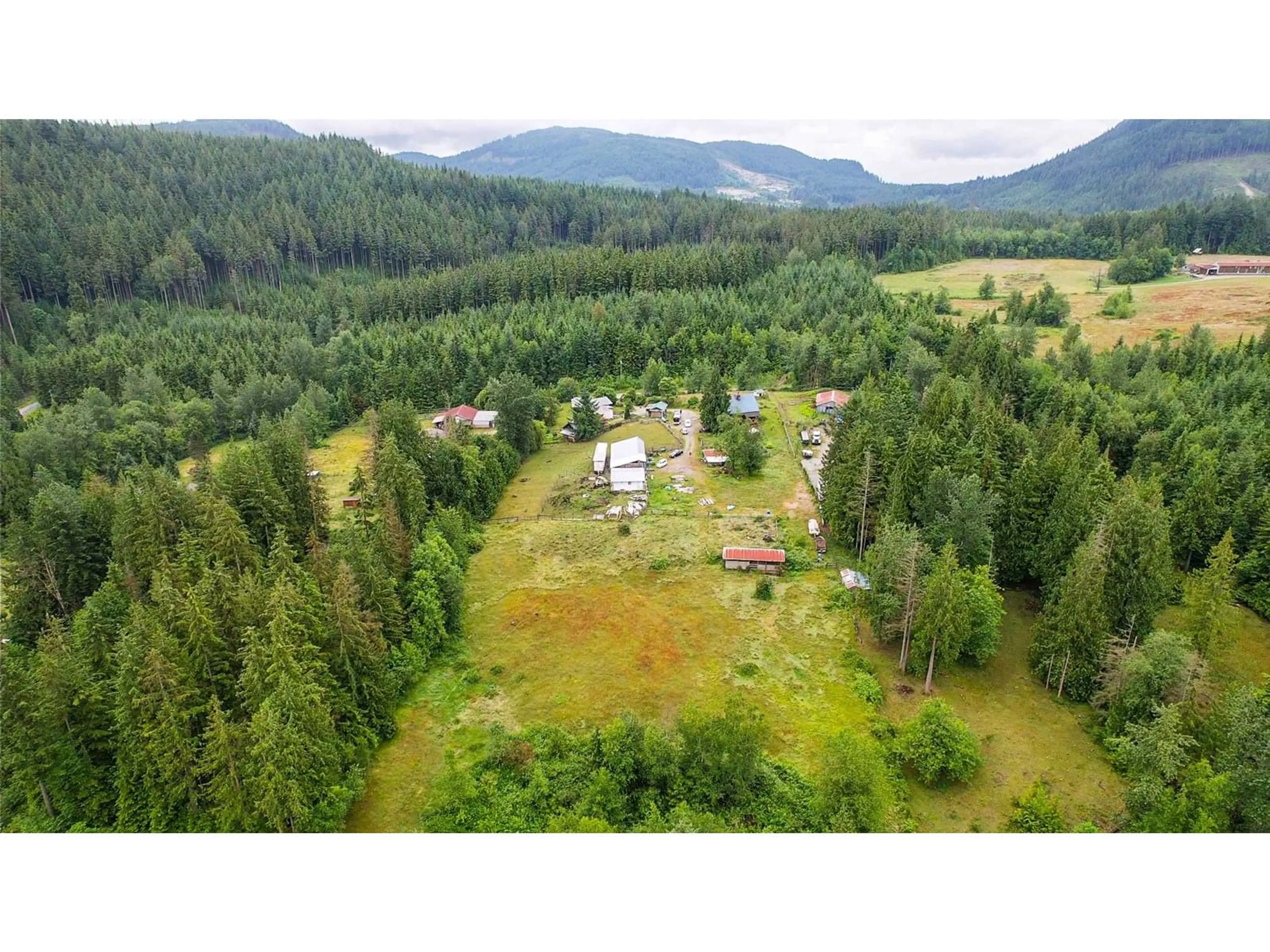 A pic from outside/outdoor area/front of a property/back of a property/a pic from drone, forest/trees view for 33153 SMITH, Mission British Columbia V4S1L6