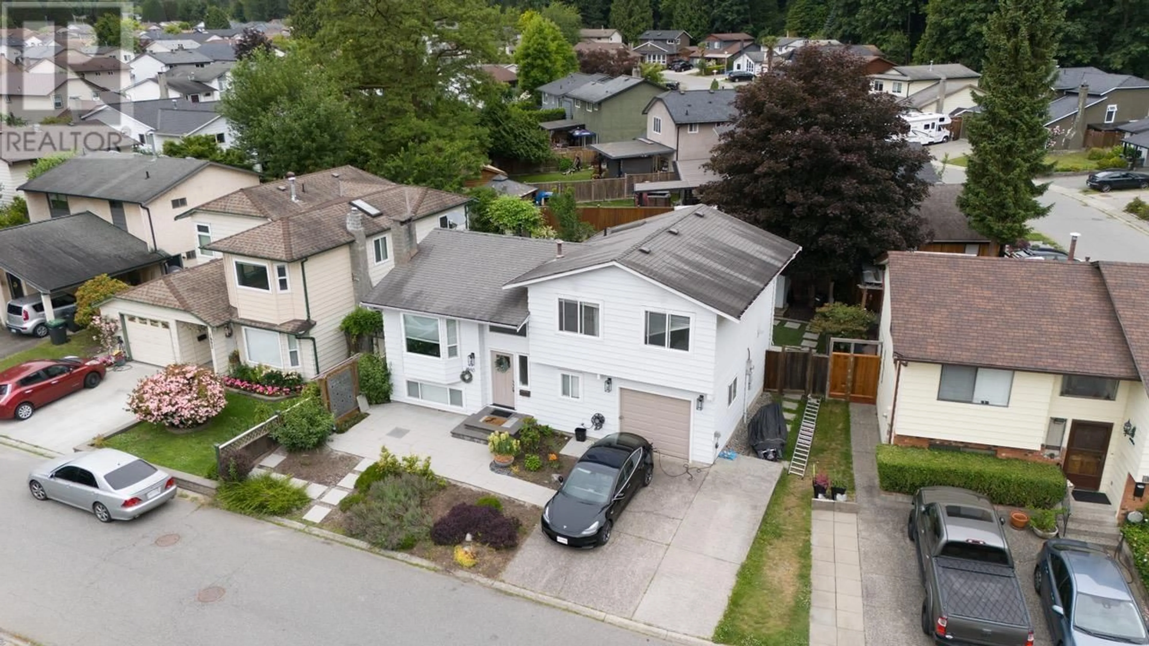 A pic from outside/outdoor area/front of a property/back of a property/a pic from drone, street for 1890 BOW DRIVE, Coquitlam British Columbia V3E1P6