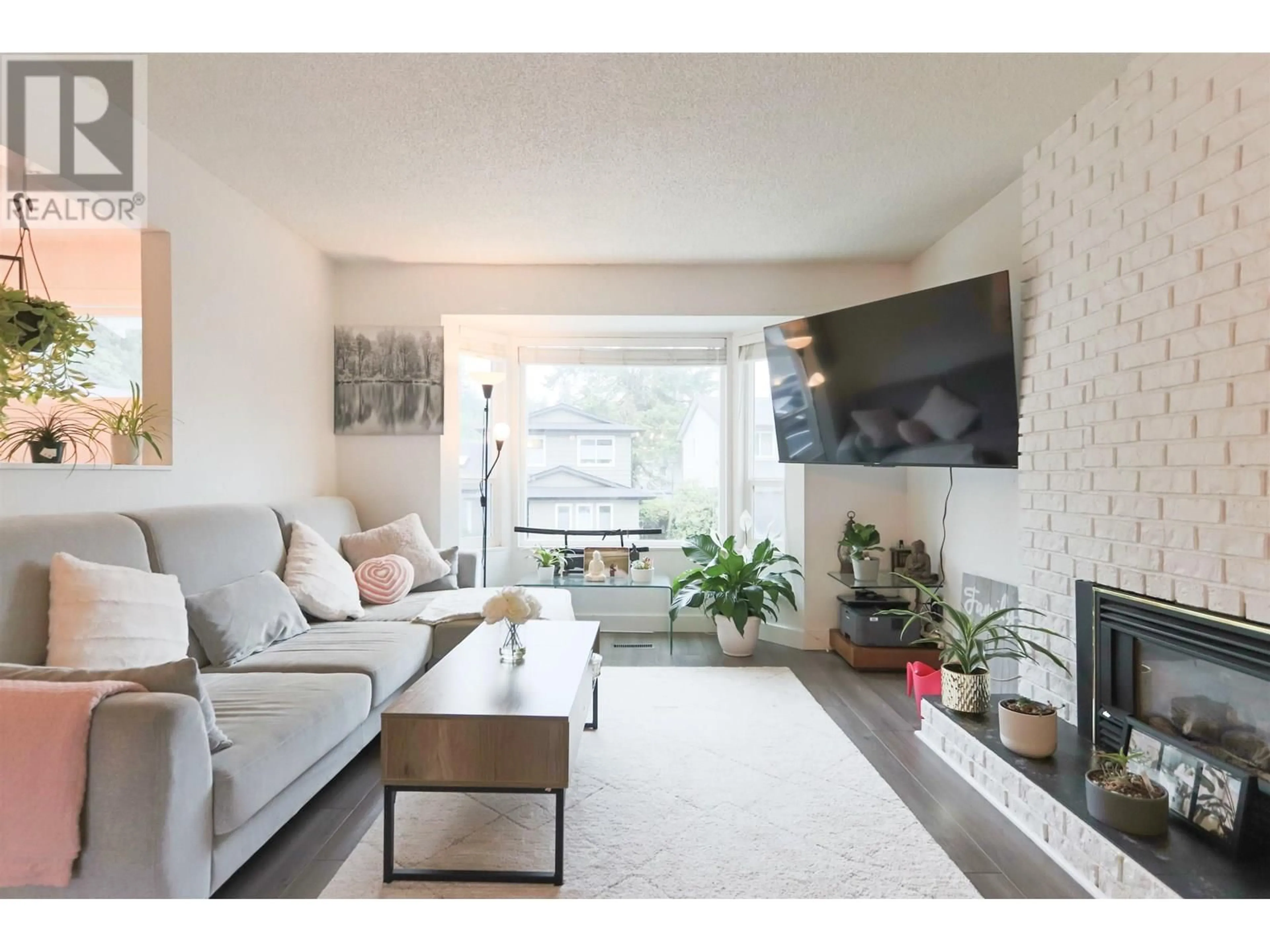 Living room with furniture, unknown for 1890 BOW DRIVE, Coquitlam British Columbia V3E1P6