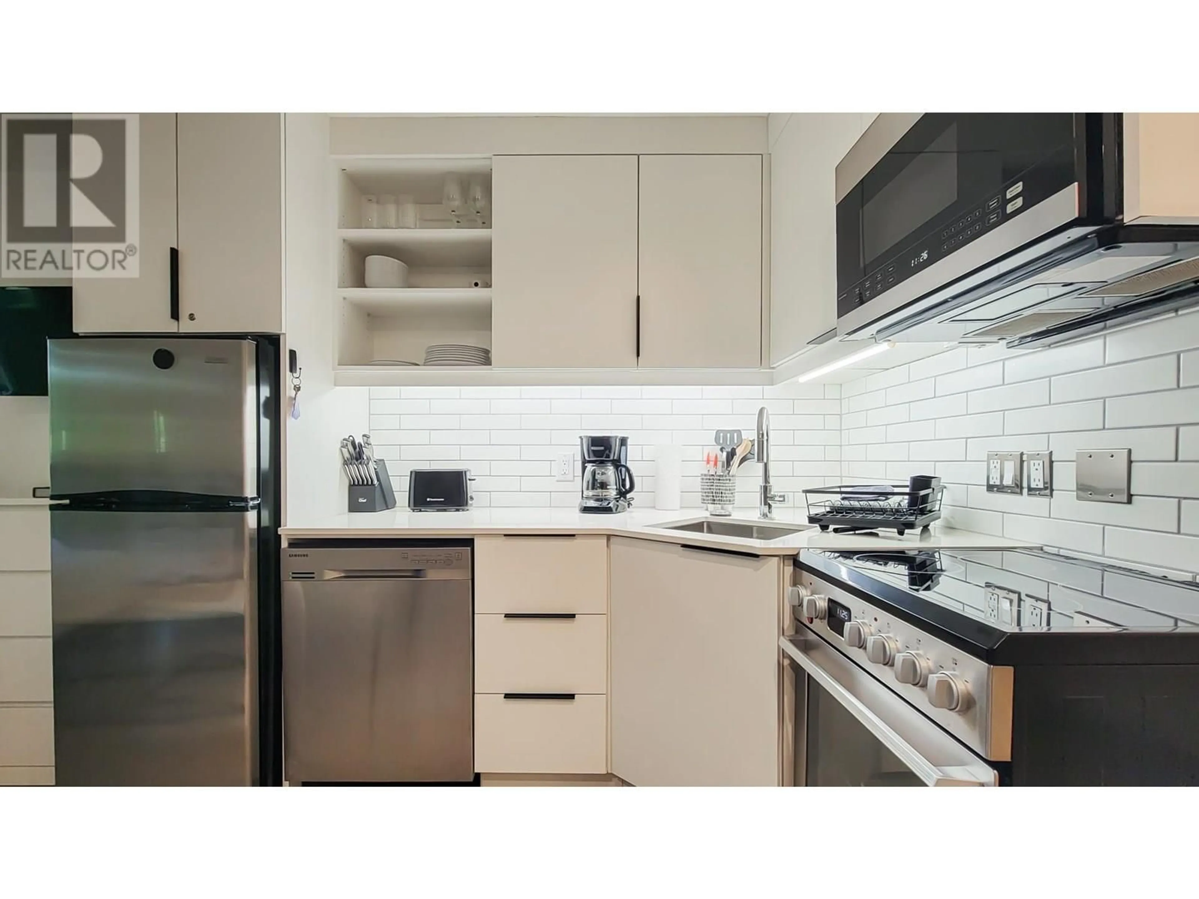 Standard kitchen, unknown for 109 - 2109 WHISTLER ROAD, Whistler British Columbia V8E0A6