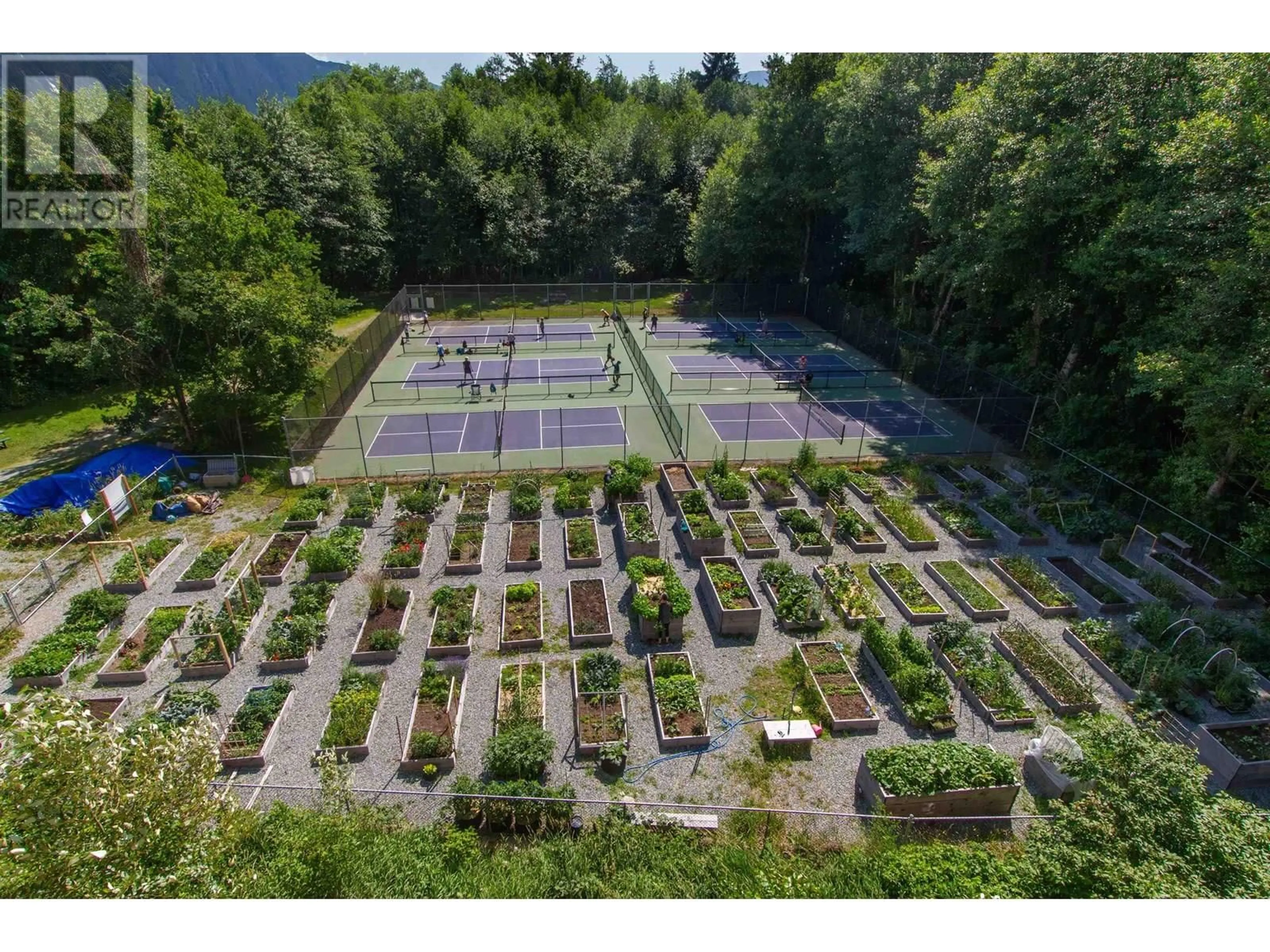 A pic from outside/outdoor area/front of a property/back of a property/a pic from drone, mountain view for 415 - 1150 BAILEY STREET, Squamish British Columbia V8B0R4