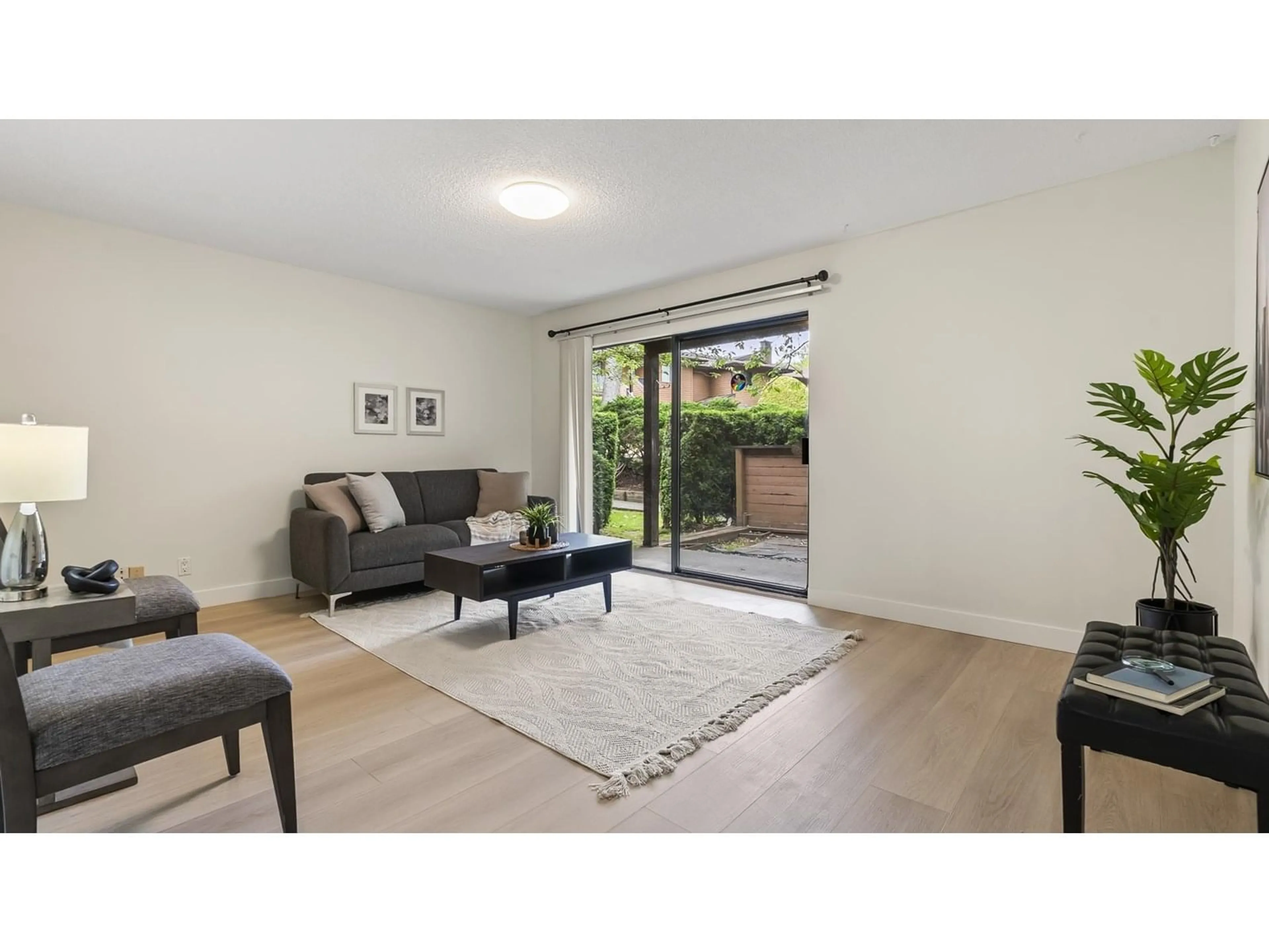 Living room with furniture, unknown for 1608 - 10620 150, Surrey British Columbia V3R7K2