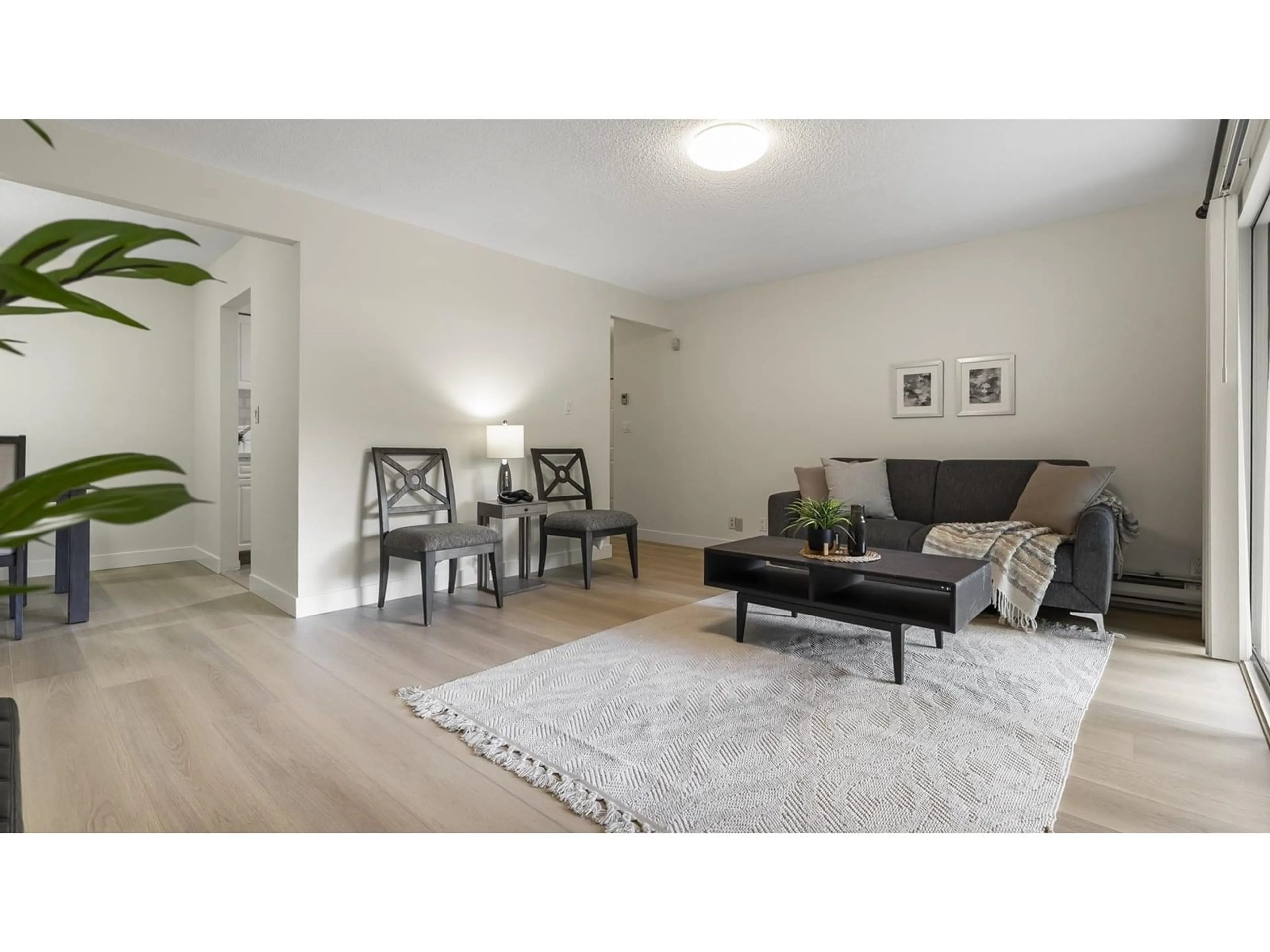 Living room with furniture, unknown for 1608 - 10620 150, Surrey British Columbia V3R7K2