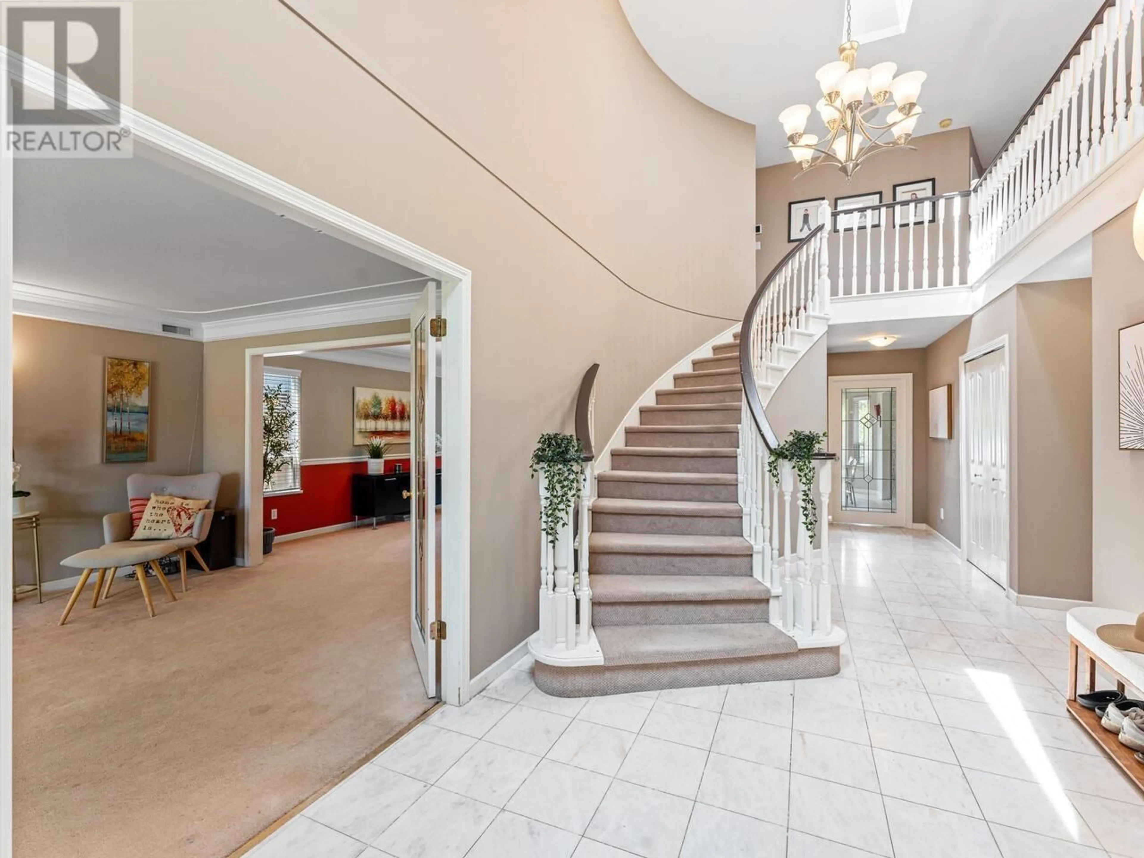 Indoor foyer for 5171 BRUNSWICK DRIVE, Richmond British Columbia V7E6J2