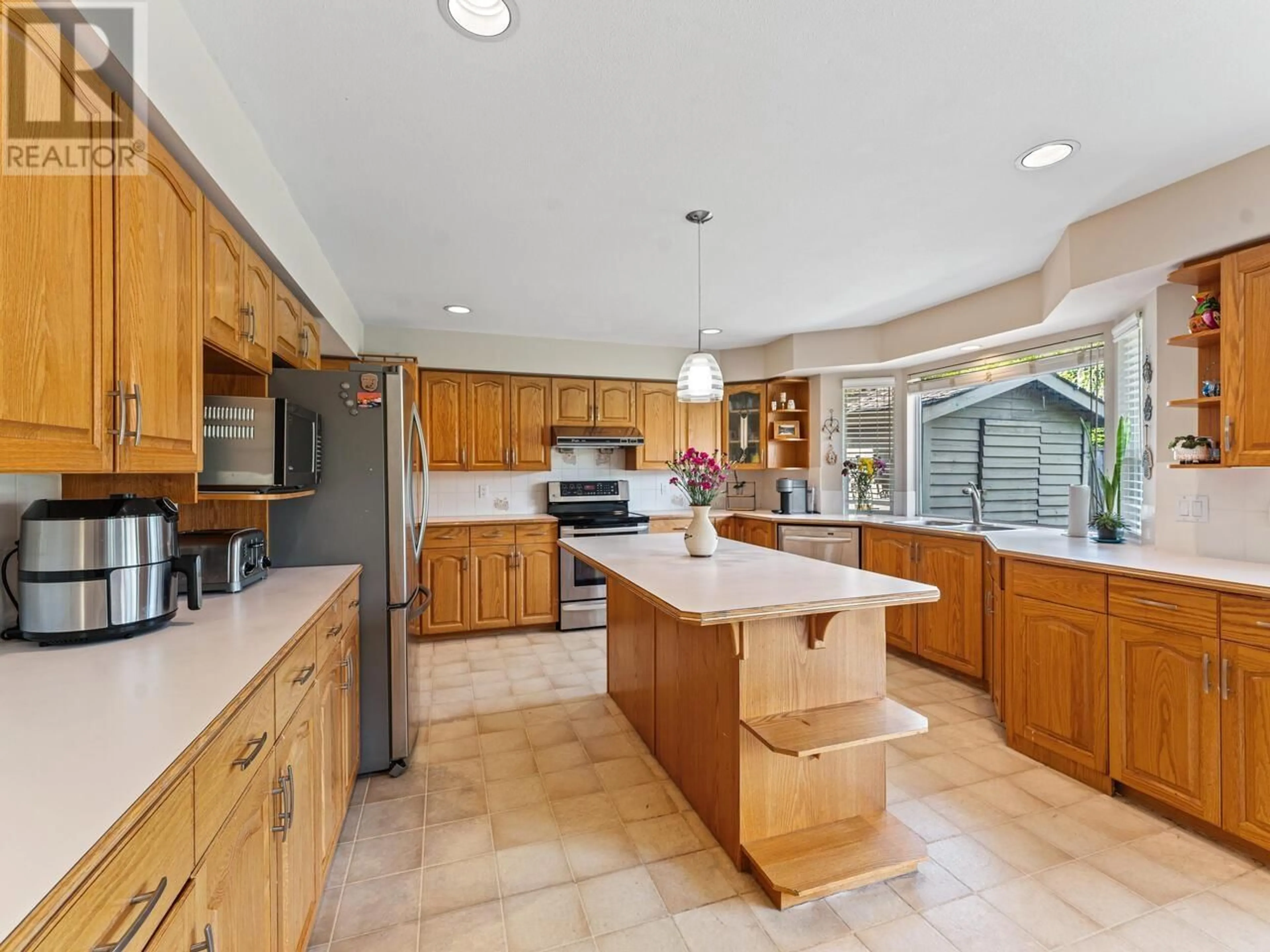 Open concept kitchen, ceramic/tile floor for 5171 BRUNSWICK DRIVE, Richmond British Columbia V7E6J2