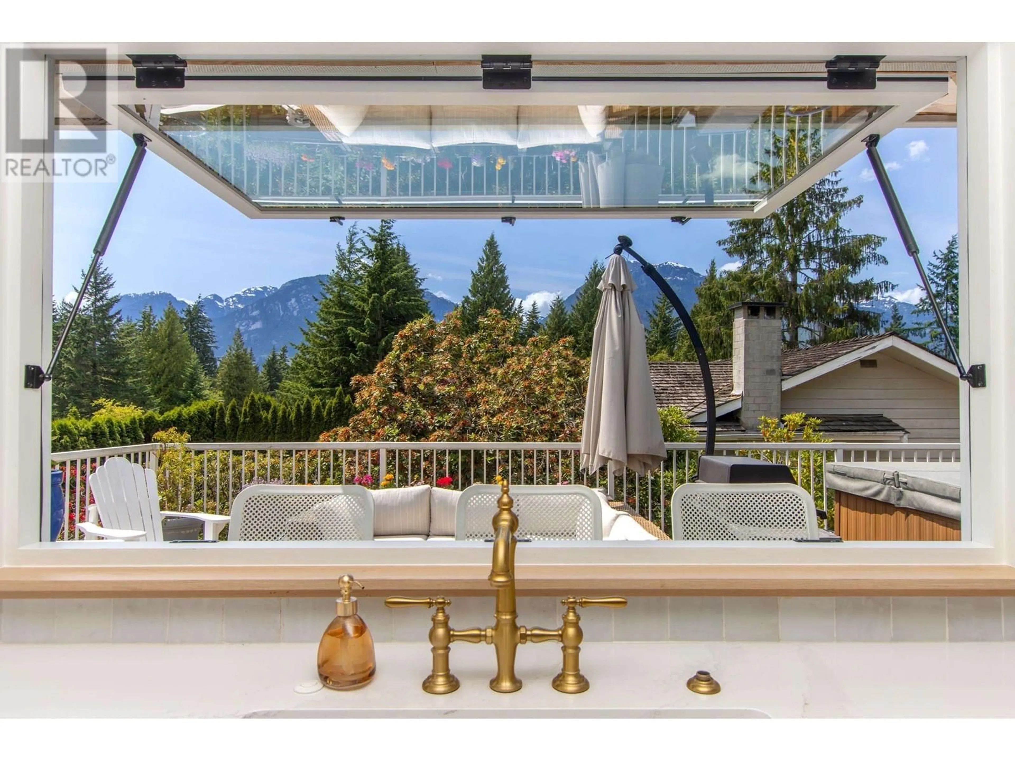 Contemporary bathroom, ceramic/tile floor for 2565 THE BOULEVARD, Squamish British Columbia V0N1H0