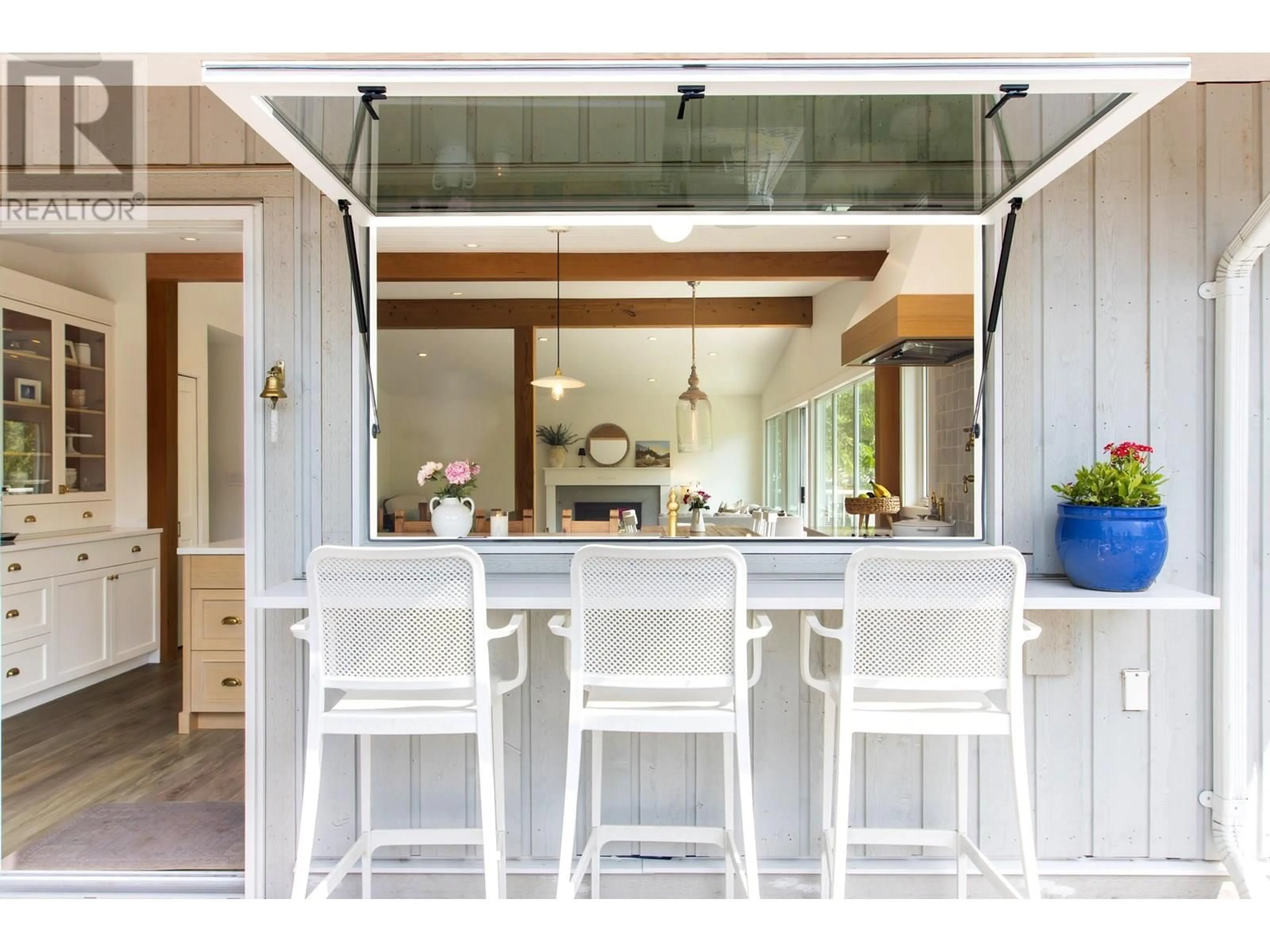 Contemporary kitchen, unknown for 2565 THE BOULEVARD, Squamish British Columbia V0N1H0