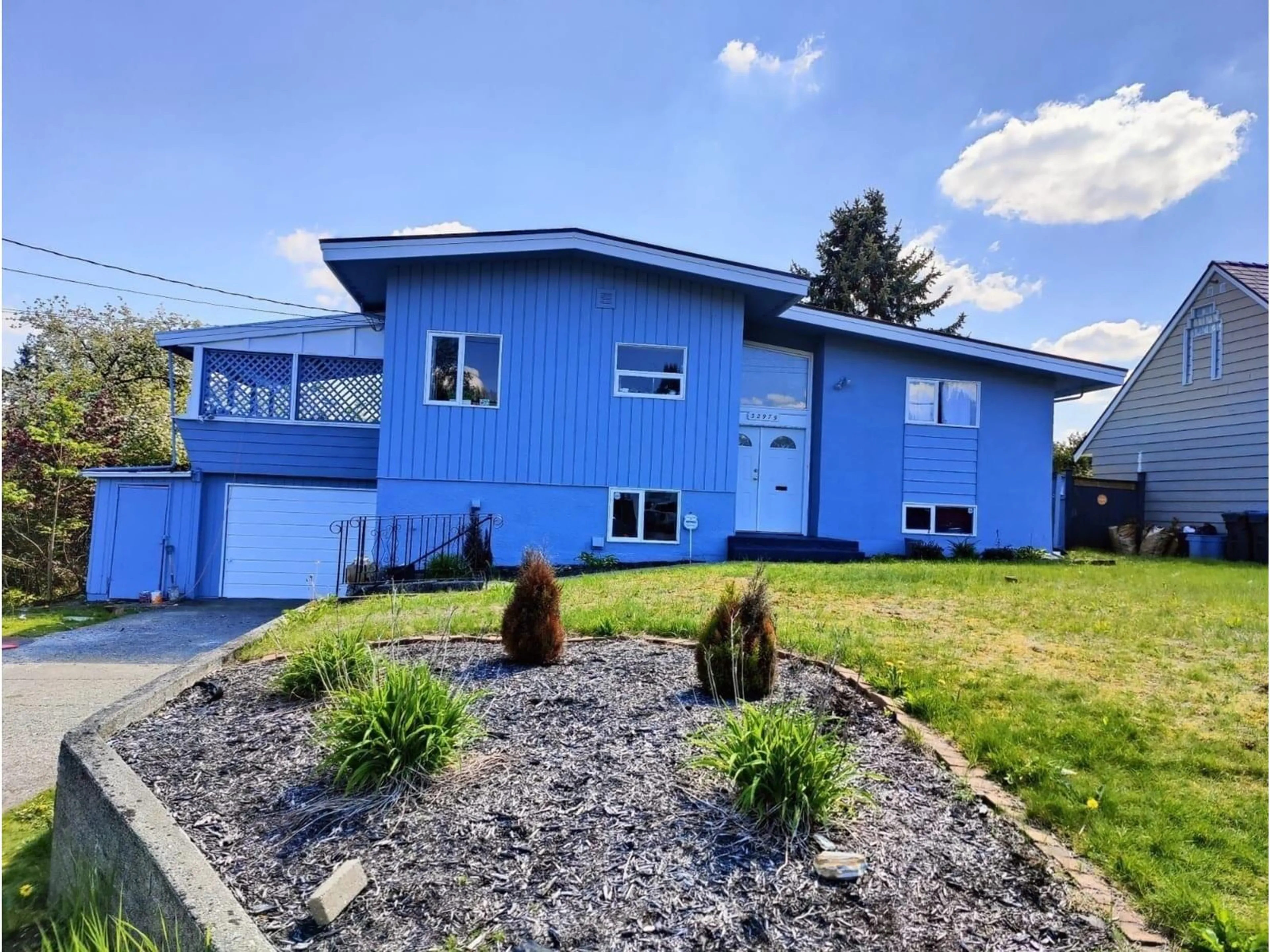 Home with vinyl exterior material, unknown for 32976 12, Mission British Columbia V2V2M8