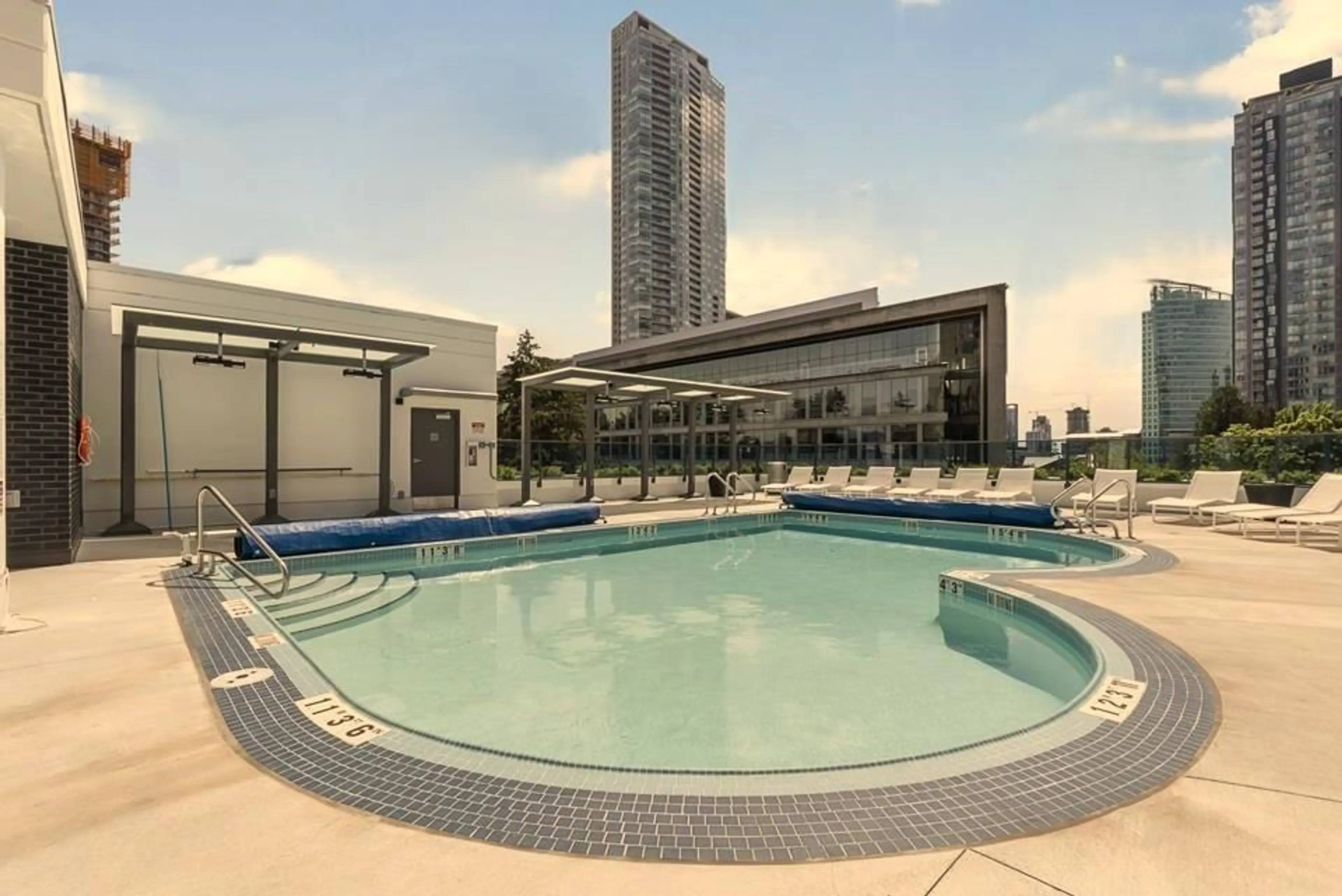 Pool for 3104 - 10448 UNIVERSITY, Surrey British Columbia V3T0S7