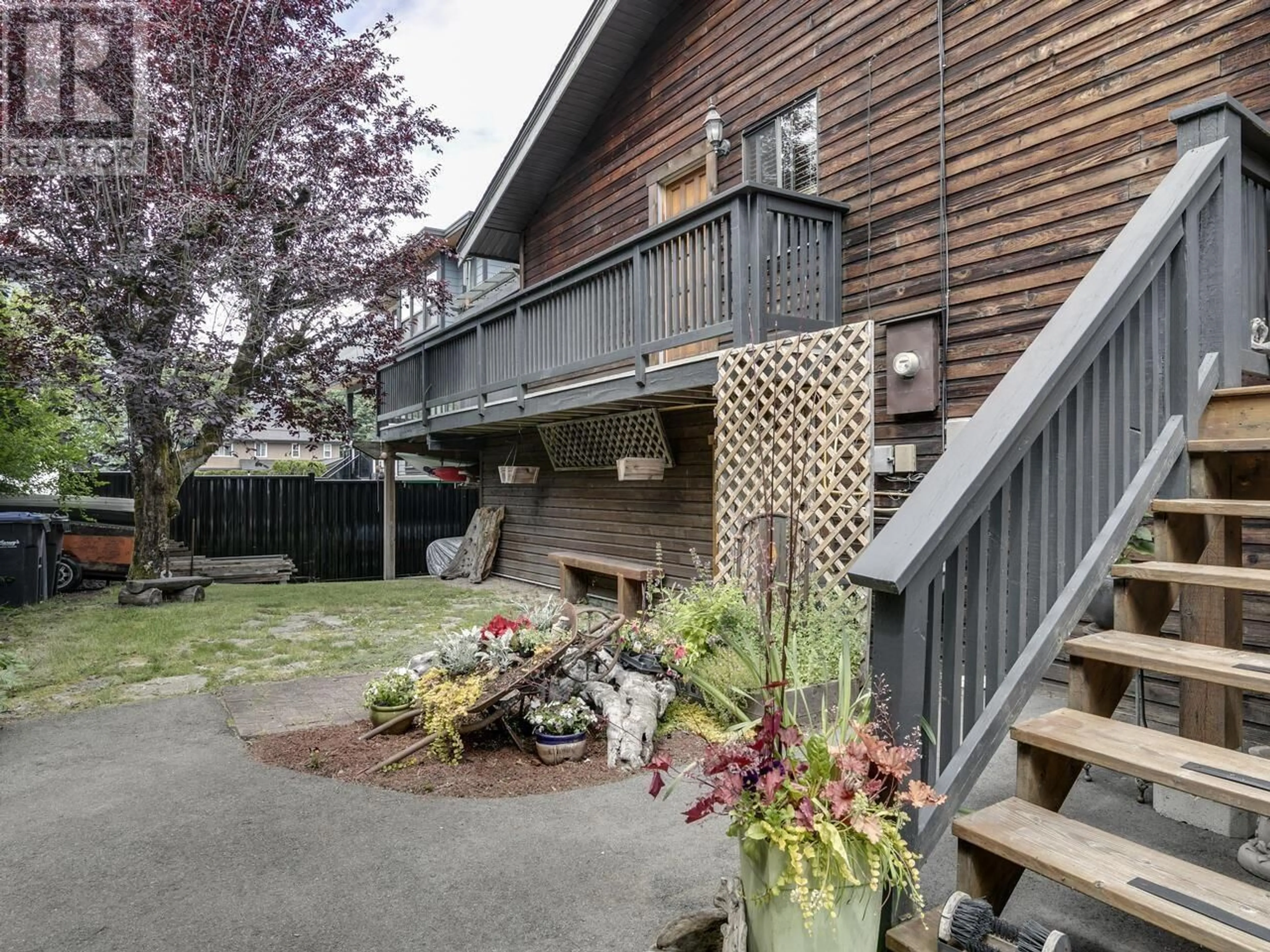 Patio, street for 2111 MAMQUAM ROAD, Squamish British Columbia V0N1T0