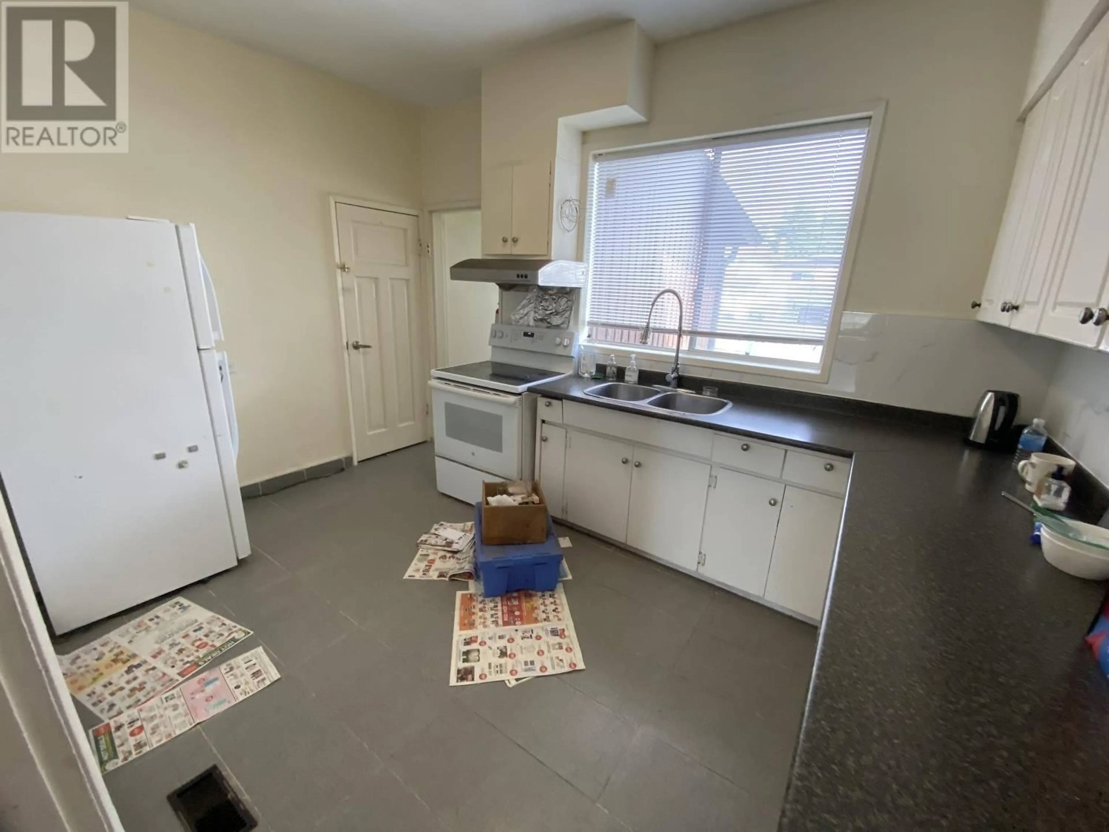 Standard kitchen, unknown for 135 47TH AVENUE, Vancouver British Columbia V5W2A6
