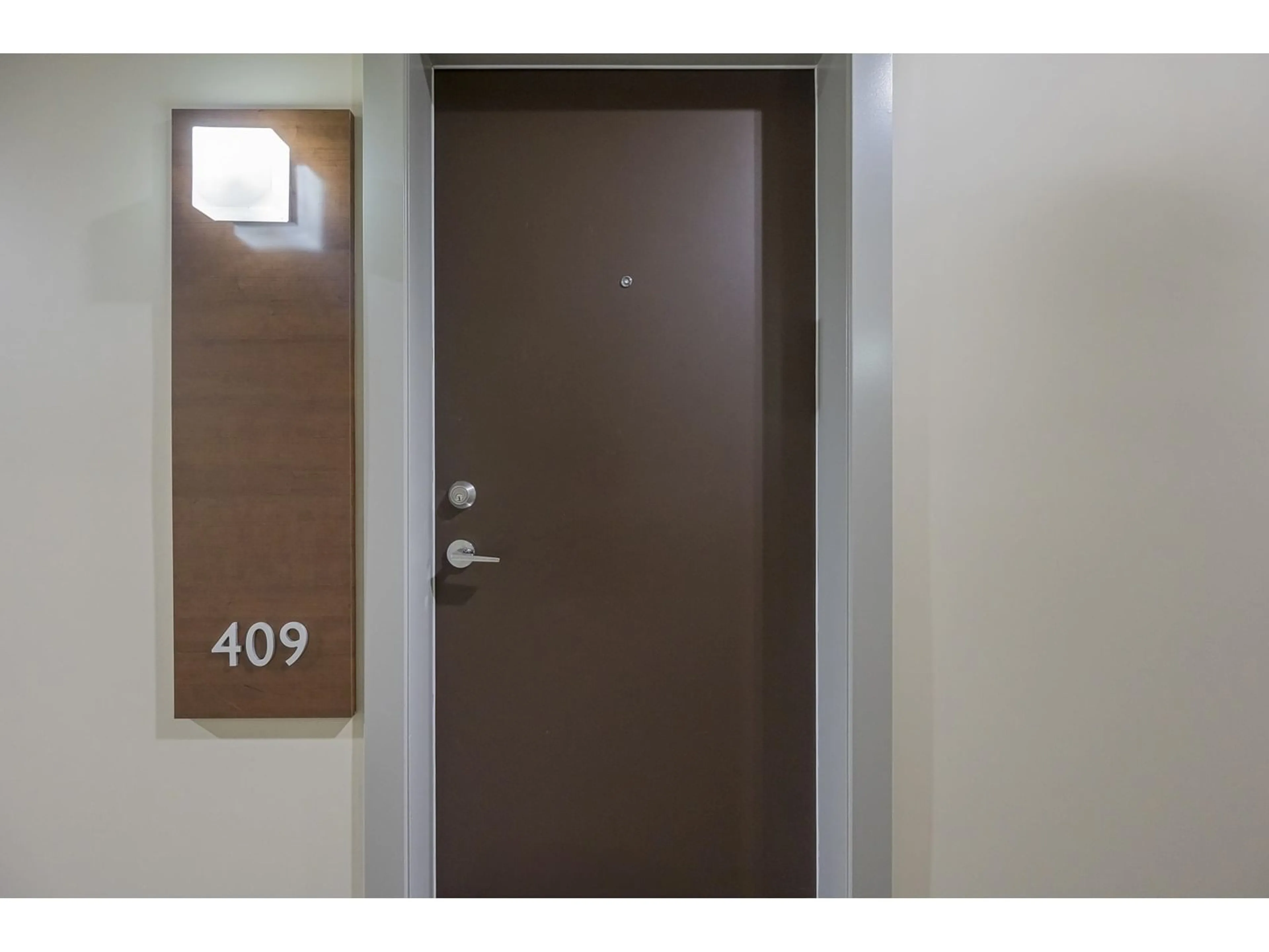 Indoor foyer for 409 - 6420 194, Surrey British Columbia V4N6J7