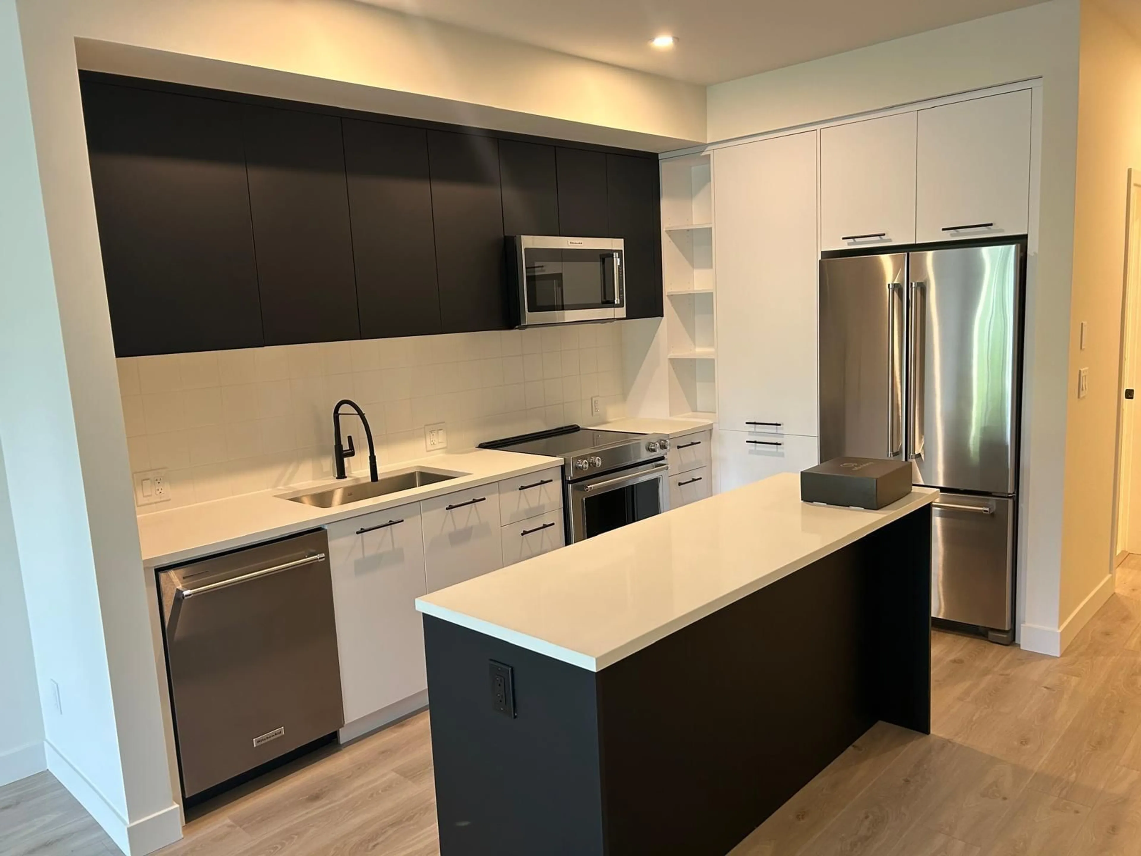 Open concept kitchen, unknown for 335 - 2635 KING GEORGE, Surrey British Columbia V4P0H7