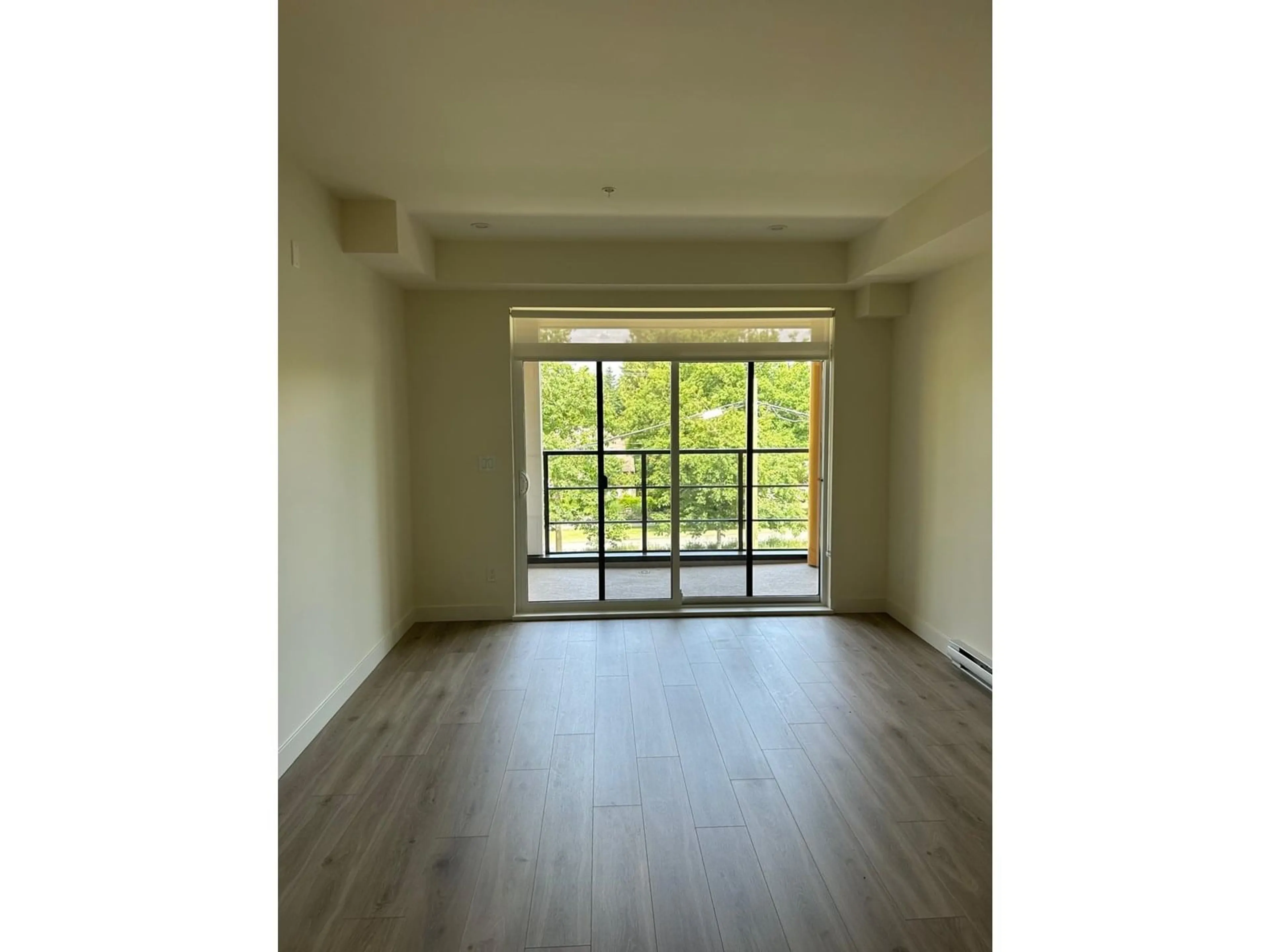 A pic of a room for 335 - 2635 KING GEORGE, Surrey British Columbia V4P0H7