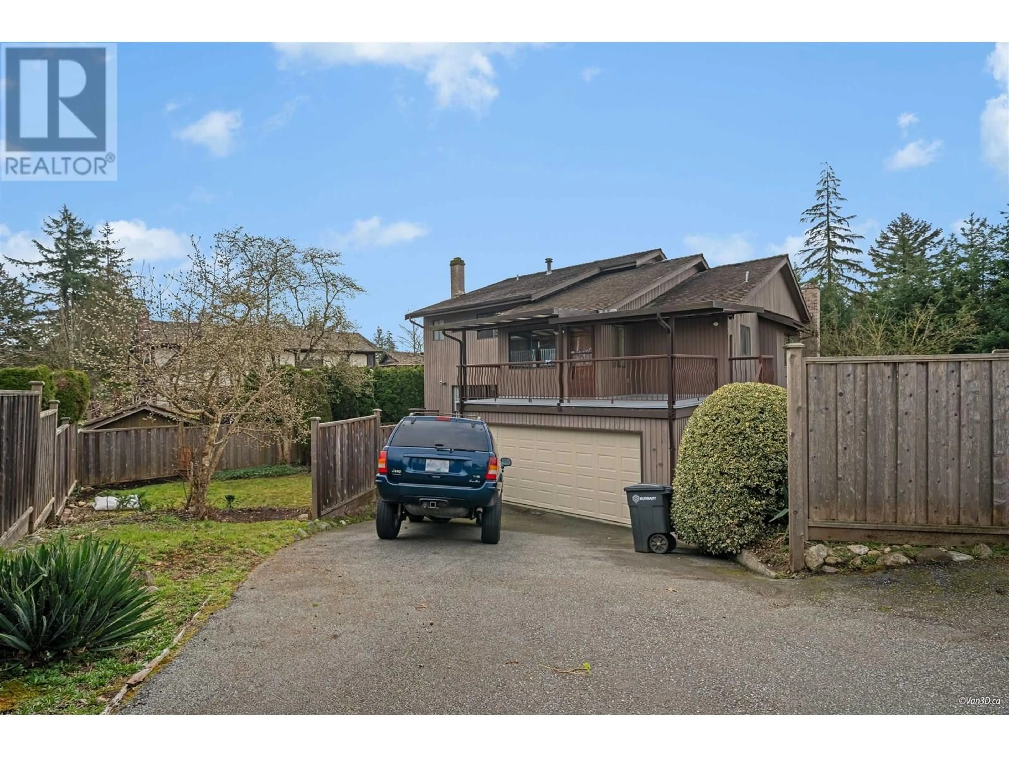 A pic from outside/outdoor area/front of a property/back of a property/a pic from drone, street for 8241 BRYNLOR DRIVE, Burnaby British Columbia V5E4E2