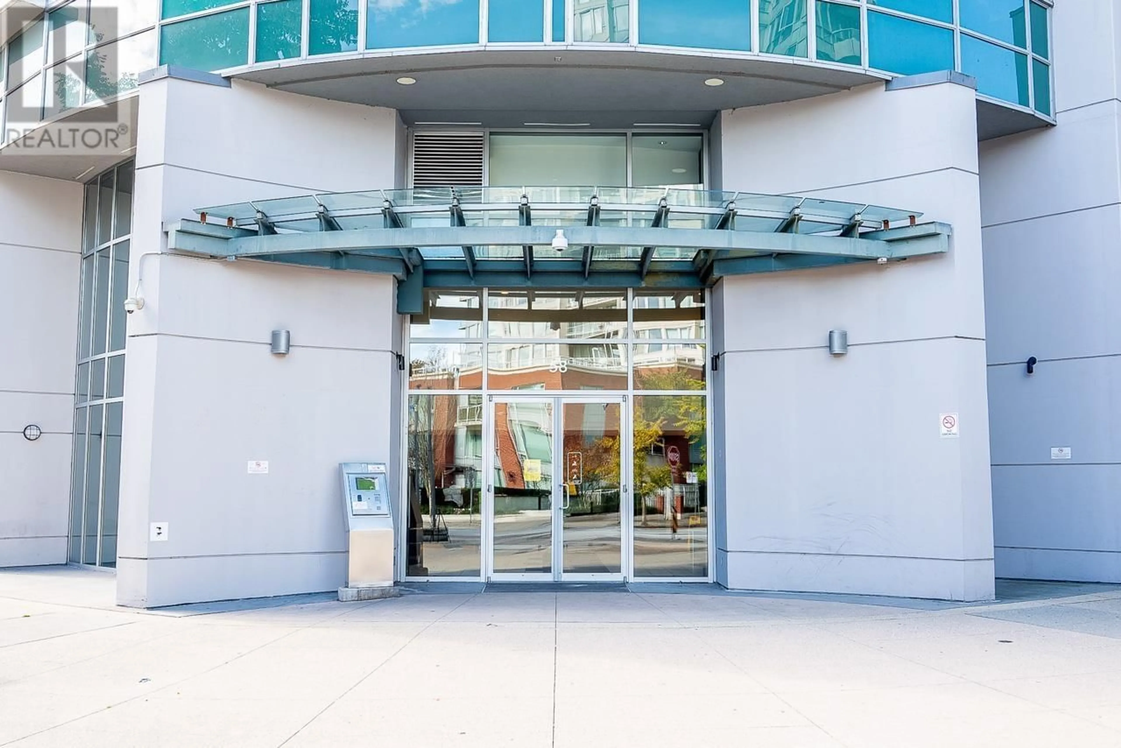 Indoor foyer for 2303 - 58 KEEFER PLACE, Vancouver British Columbia V6B0B8