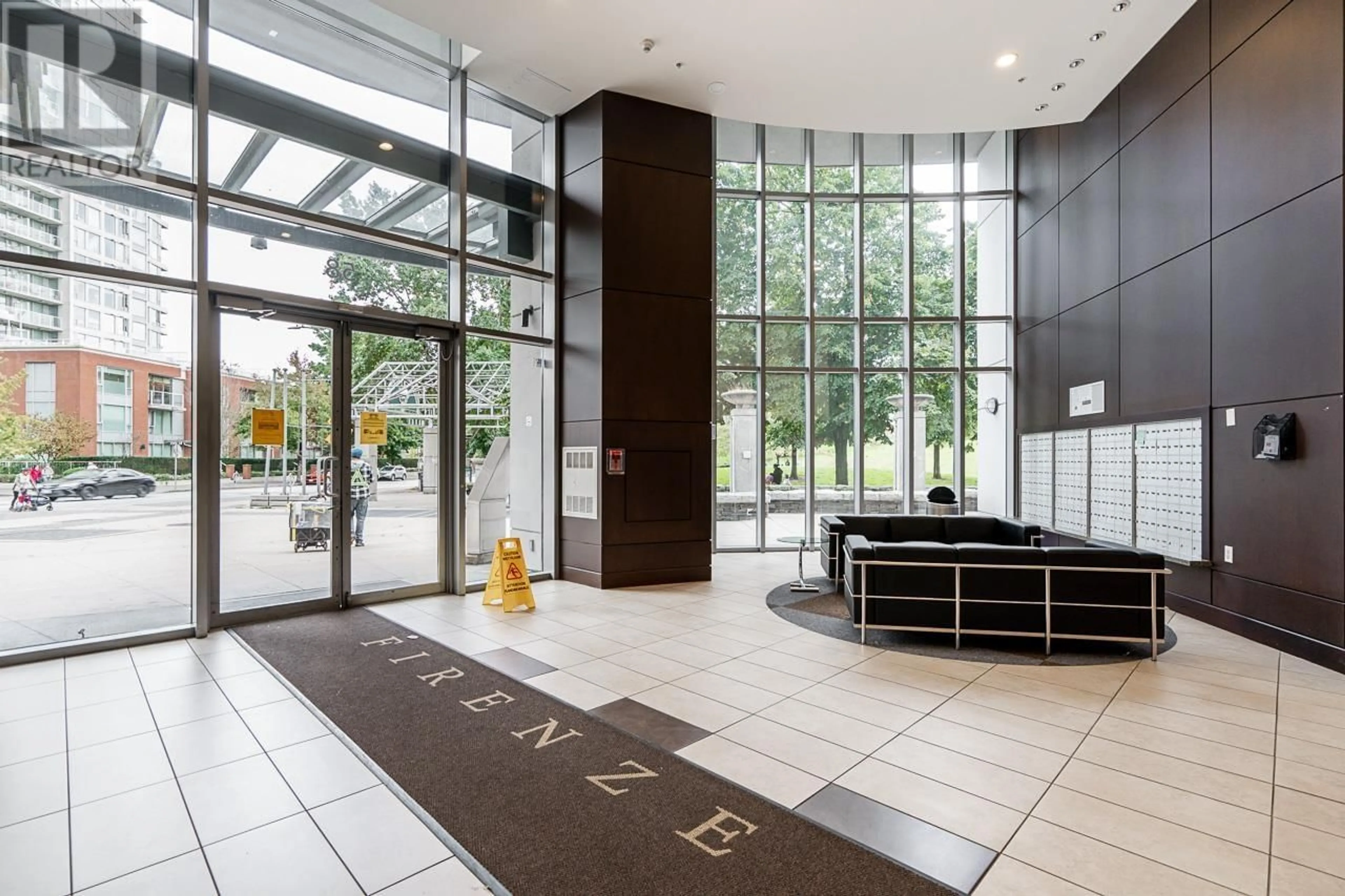 Indoor foyer for 2303 - 58 KEEFER PLACE, Vancouver British Columbia V6B0B8