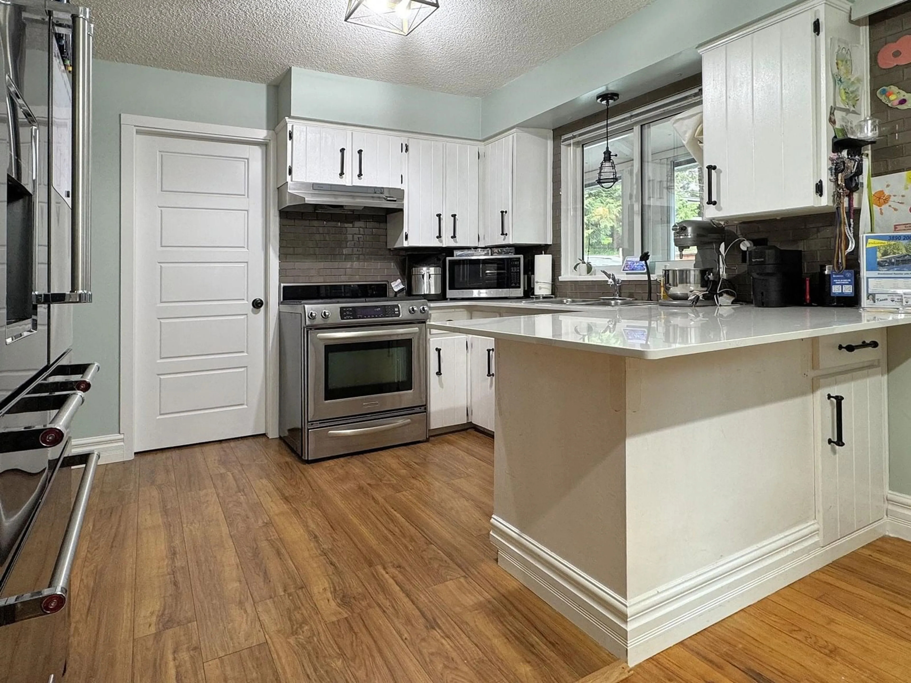 Open concept kitchen, unknown for 3890 200, Langley British Columbia V3A1K5