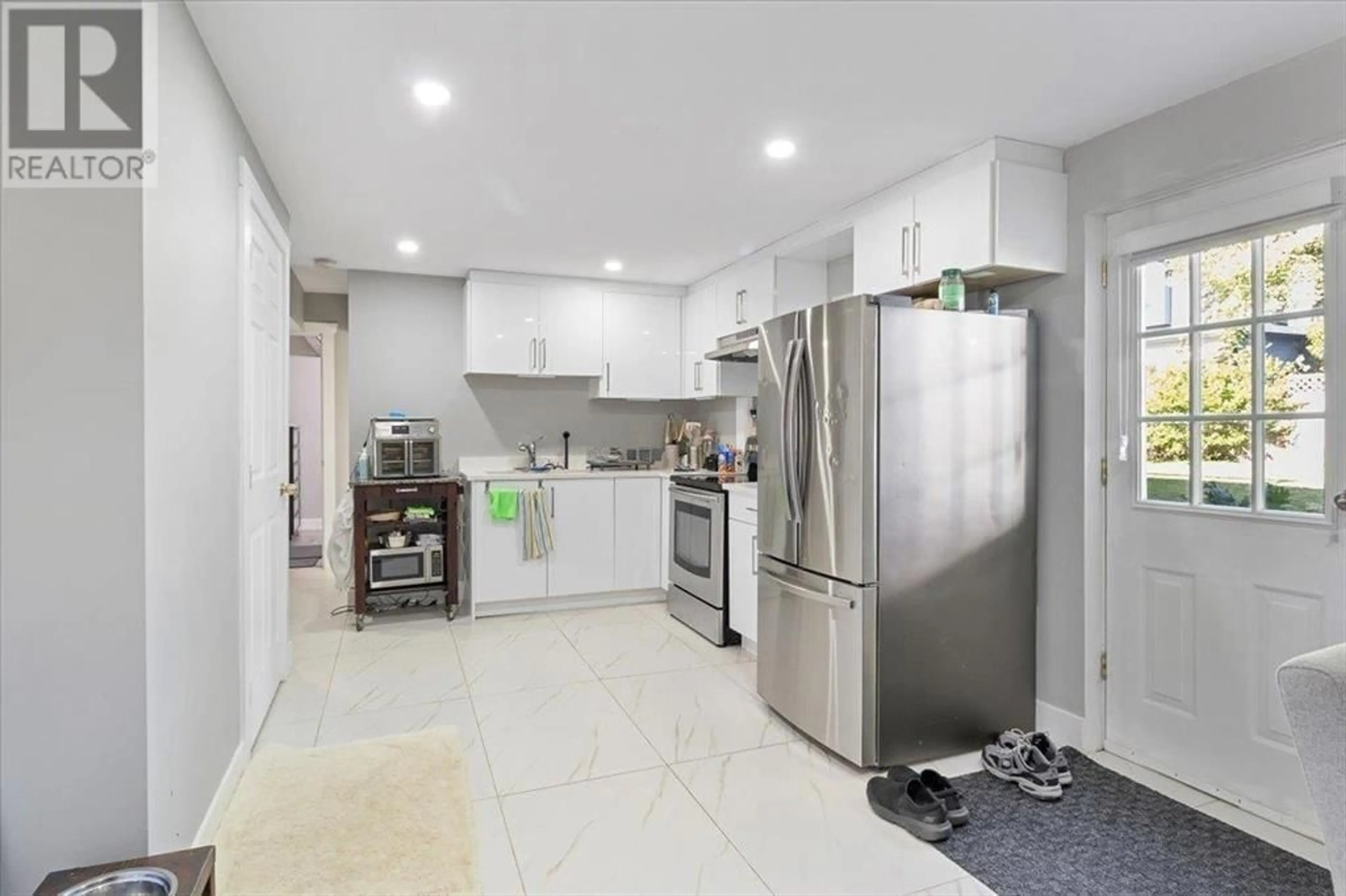 Standard kitchen, unknown for 11722 193B STREET, Pitt Meadows British Columbia V3Y1E3