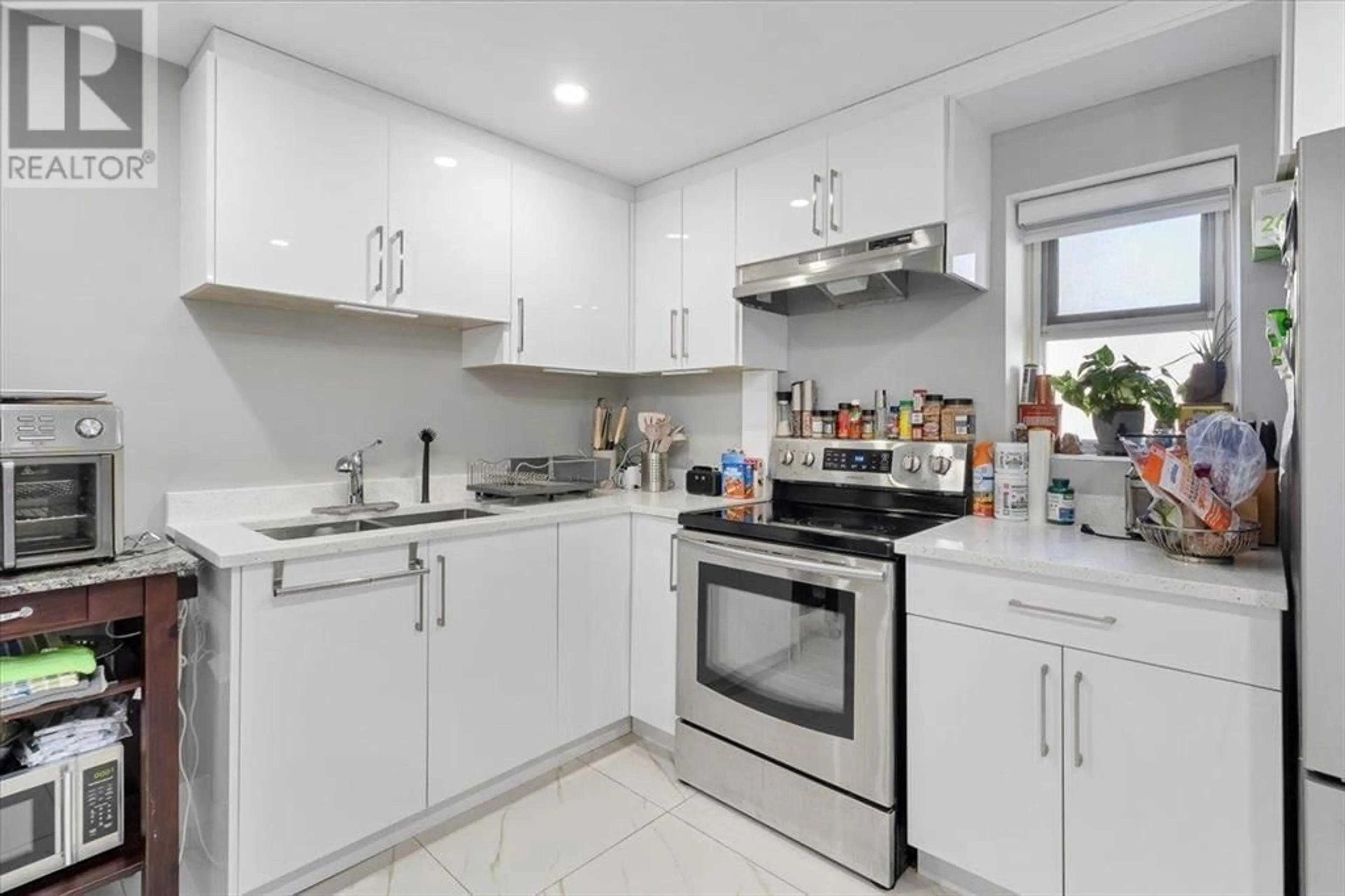 Standard kitchen, ceramic/tile floor for 11722 193B STREET, Pitt Meadows British Columbia V3Y1E3