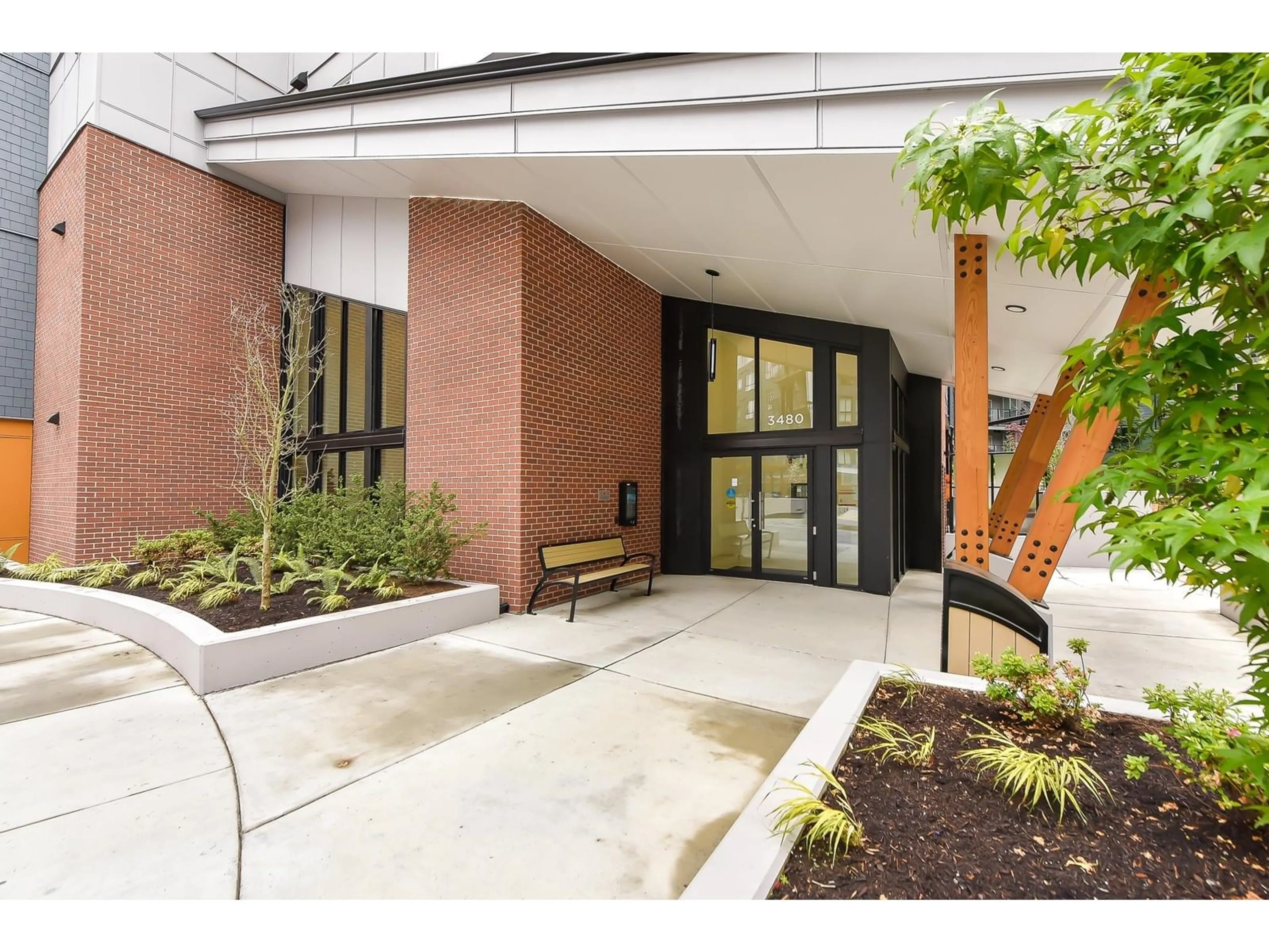 Indoor foyer for 522 - 3480 146A, Surrey British Columbia V4P0H4